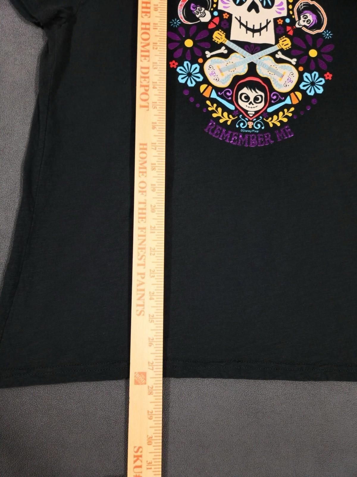Other Disney Pixar Coco “Remember Me” Día de los Muertos TShirt XL Size XL / US 12-14 / IT 48-50 - 2 Thumbnail