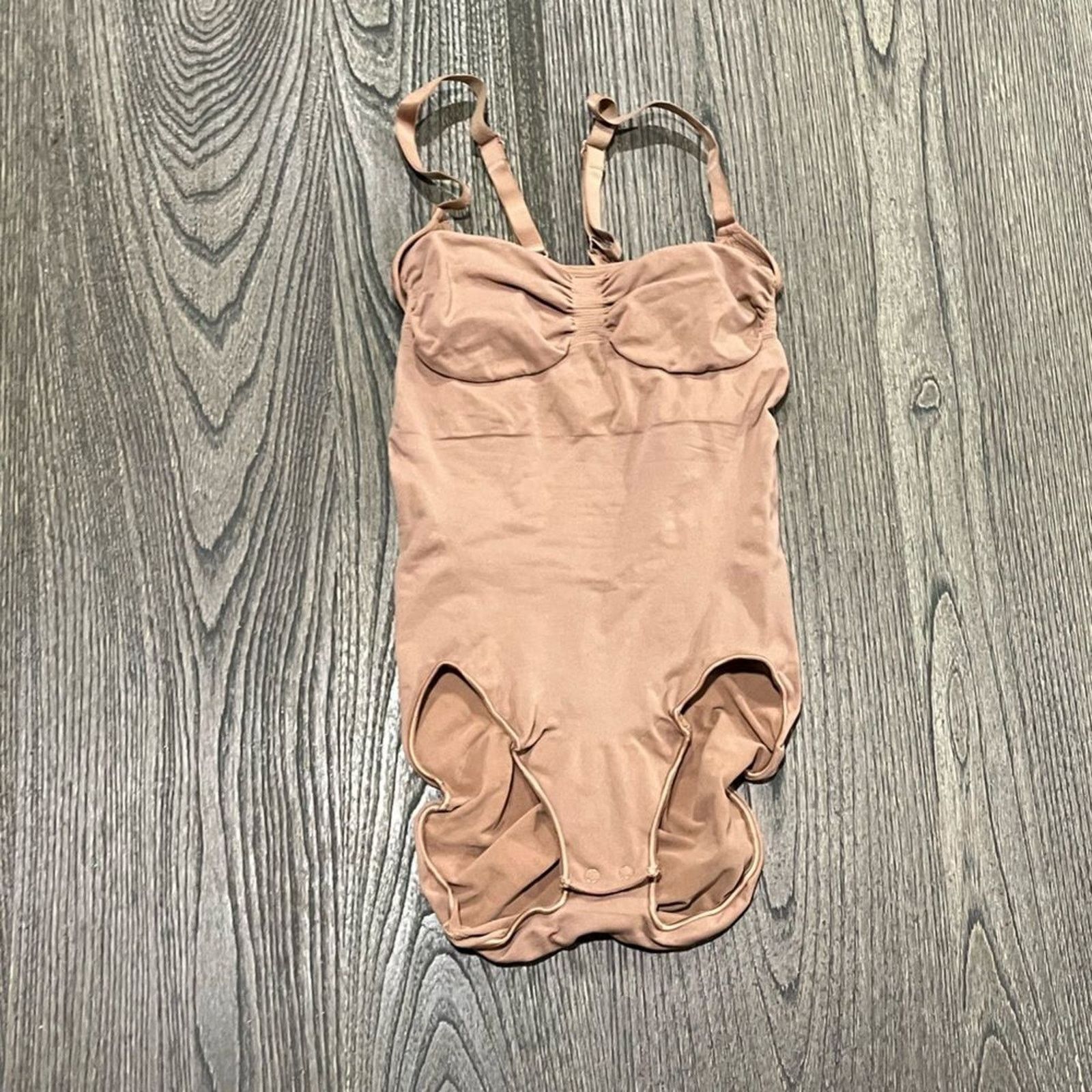 SKIMS NWOT Skims Seamless Sculpt Brief Bodysuit Nude L/XL Size ONE SIZE - 1 Thumbnail