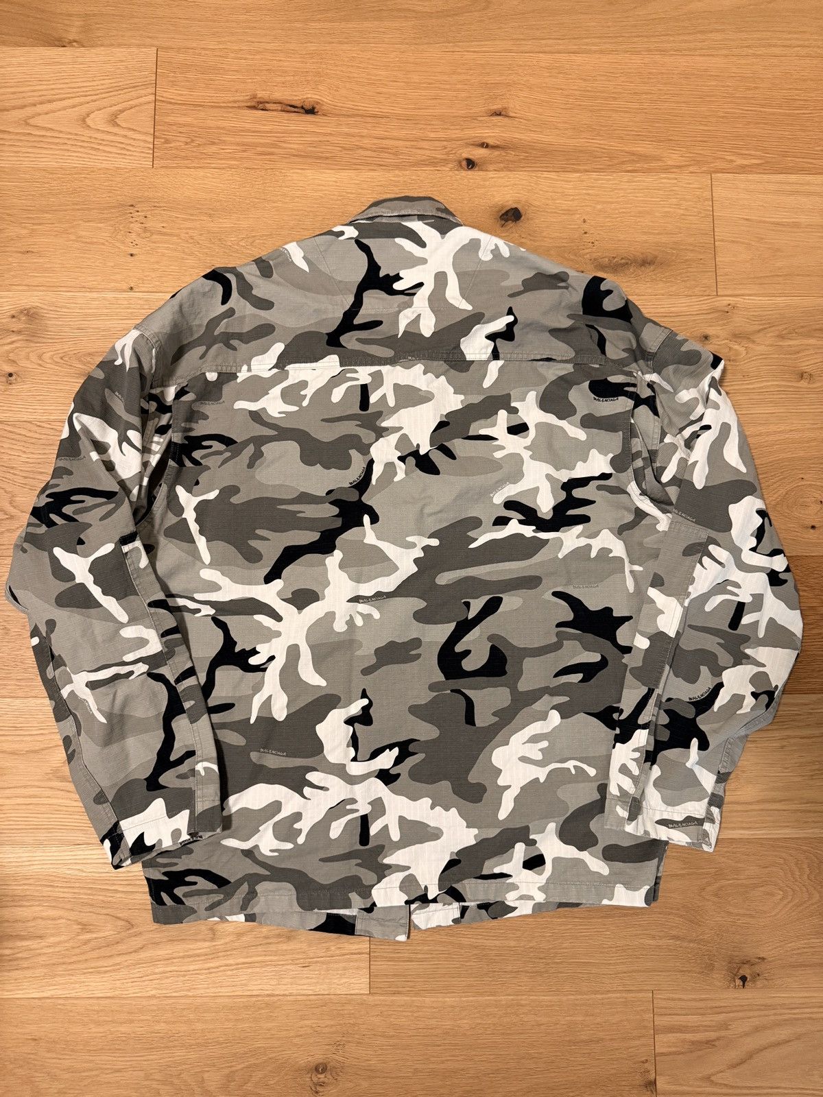 Balenciaga Balenciaga Camo Four Pocket Overshirt Size US L / EU 52-54 / 3 - 2 Thumbnail
