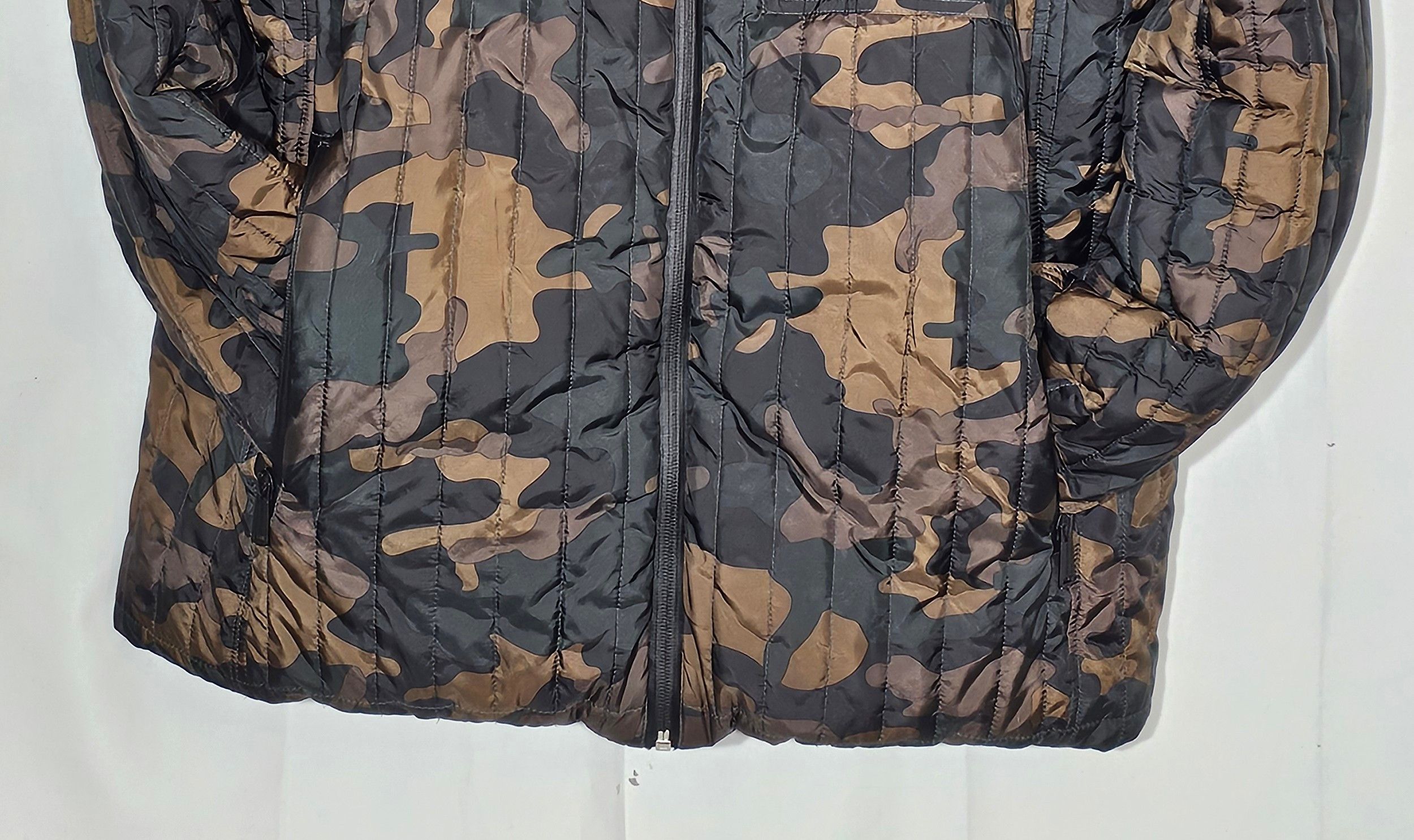 Cole Haan Camo fleece lined, quilted puffer coat. Size US XL / EU 56 / 4 - 5 Thumbnail