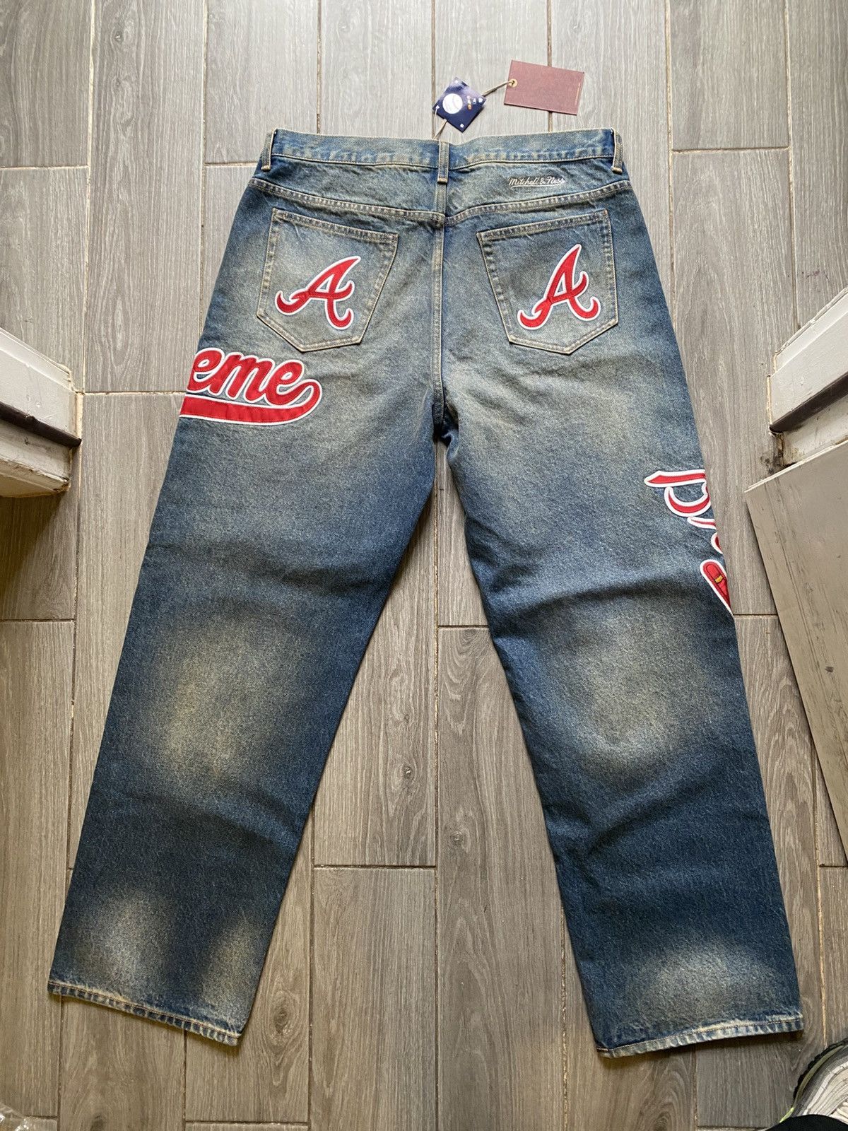 Supreme Supreme Mitchell & Ness Atlanta Braves Loose Fit Jean 36 Size US 36 / EU 52 - 2 Thumbnail