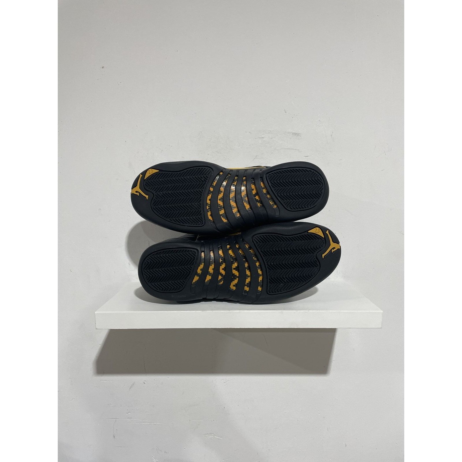 Jordan Brand NIKE JORDAN 12 BLACK TAXI SIZE 10 PREOWNED Size US 10 / EU 43 - 4 Thumbnail