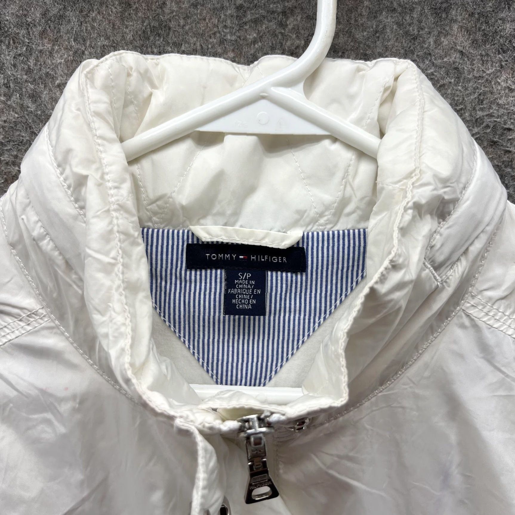 Tommy Hilfiger Tommy Hilfiger Rain Coat Womens Small White Hooded Nylon Zip Windbreaker Jacket Size S / US 4 / IT 40 - 7 Thumbnail