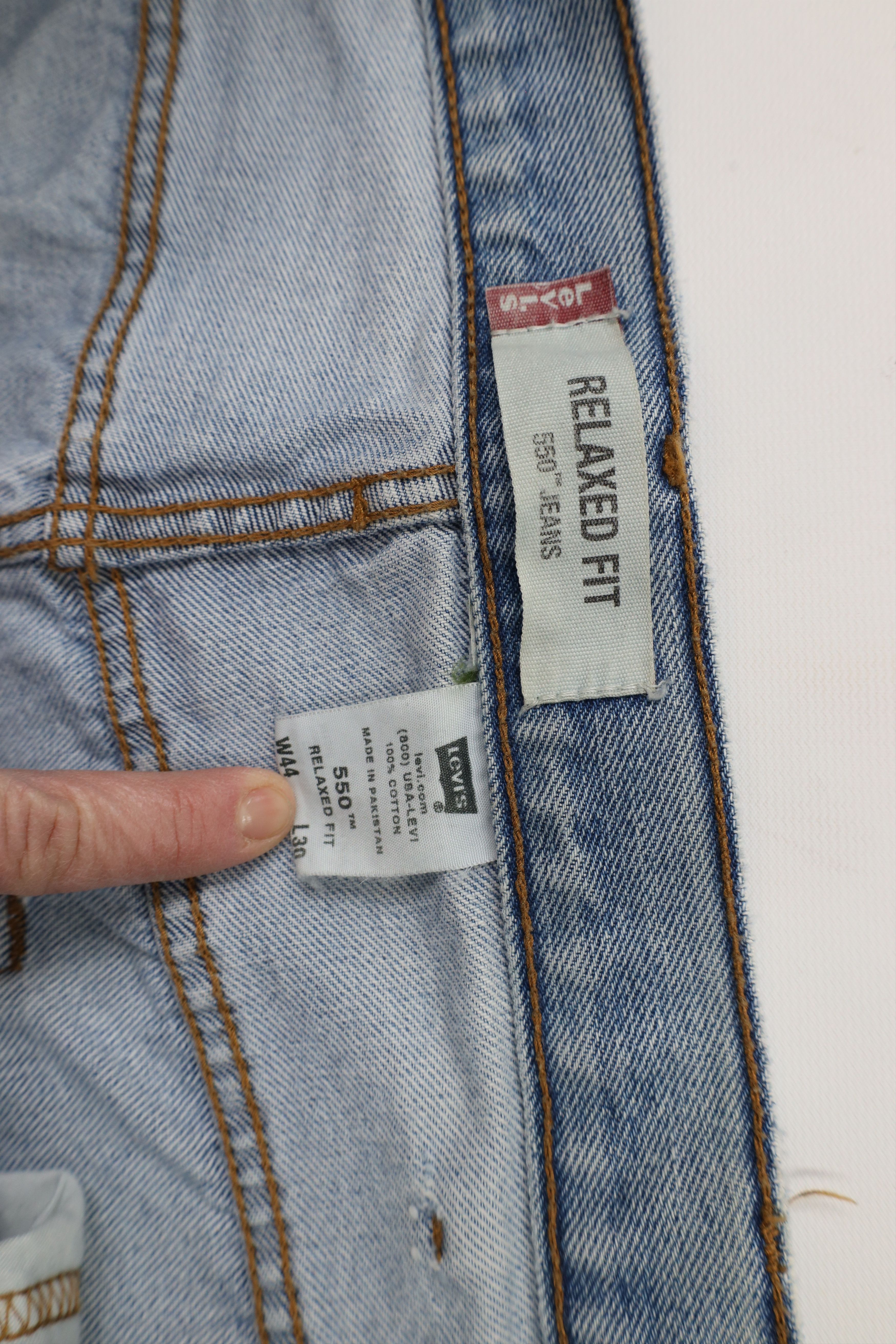 Levi's × Vintage Vintage Y2K 2004 Levis 550 Relaxed Fit Denim Jeans Blue Size US 44 / EU 60 - 9 Thumbnail