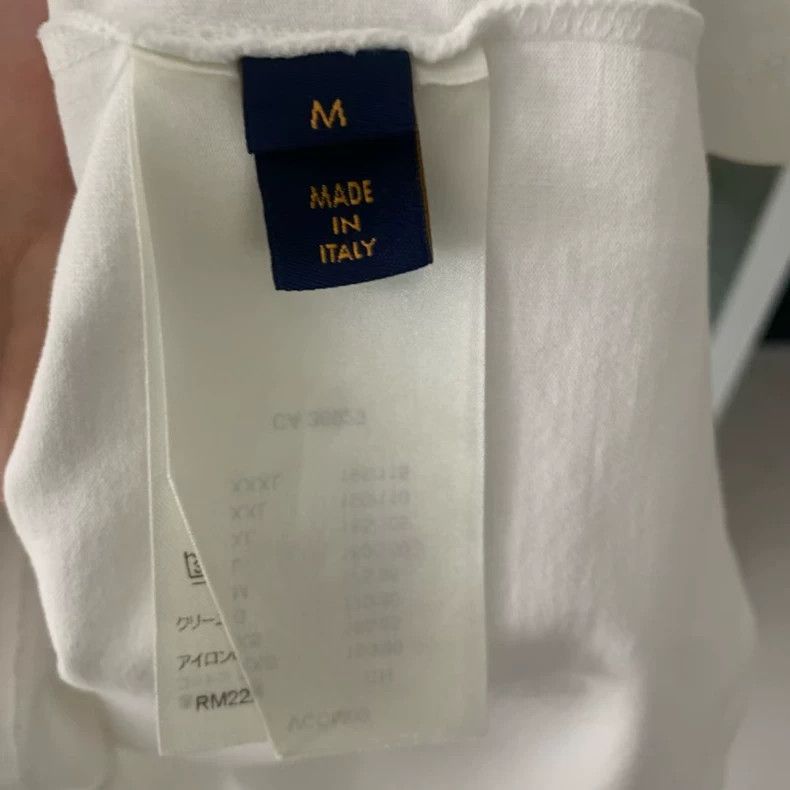 Louis Vuitton Louis Vuitton White embossed logo short sleeve Size US M / EU 48-50 / 2 - 6 Thumbnail