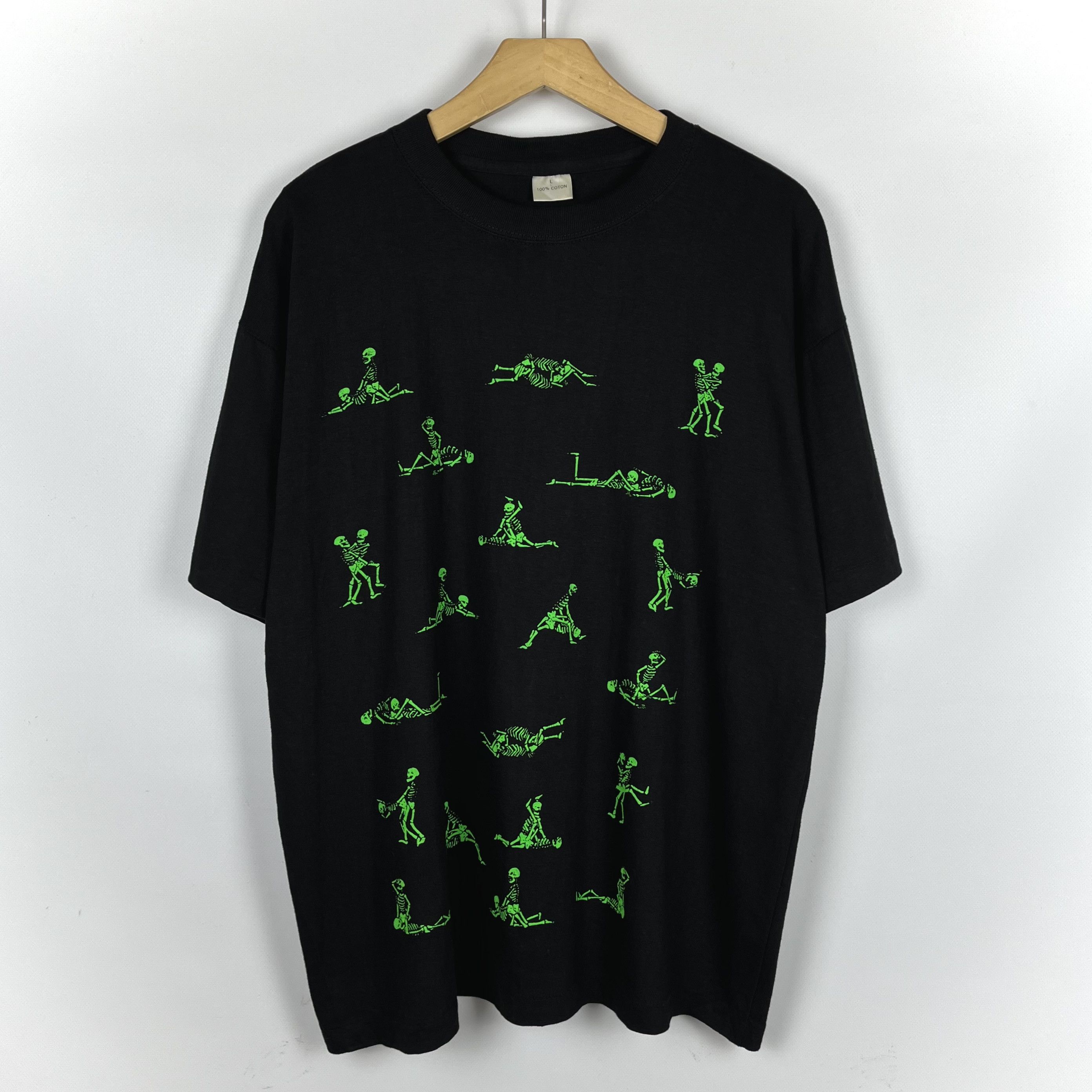Vintage Vintage Bone In Love Sex Adult Humor T Shirt 90’s Size US L / EU 52-54 / 3 - 1 Thumbnail