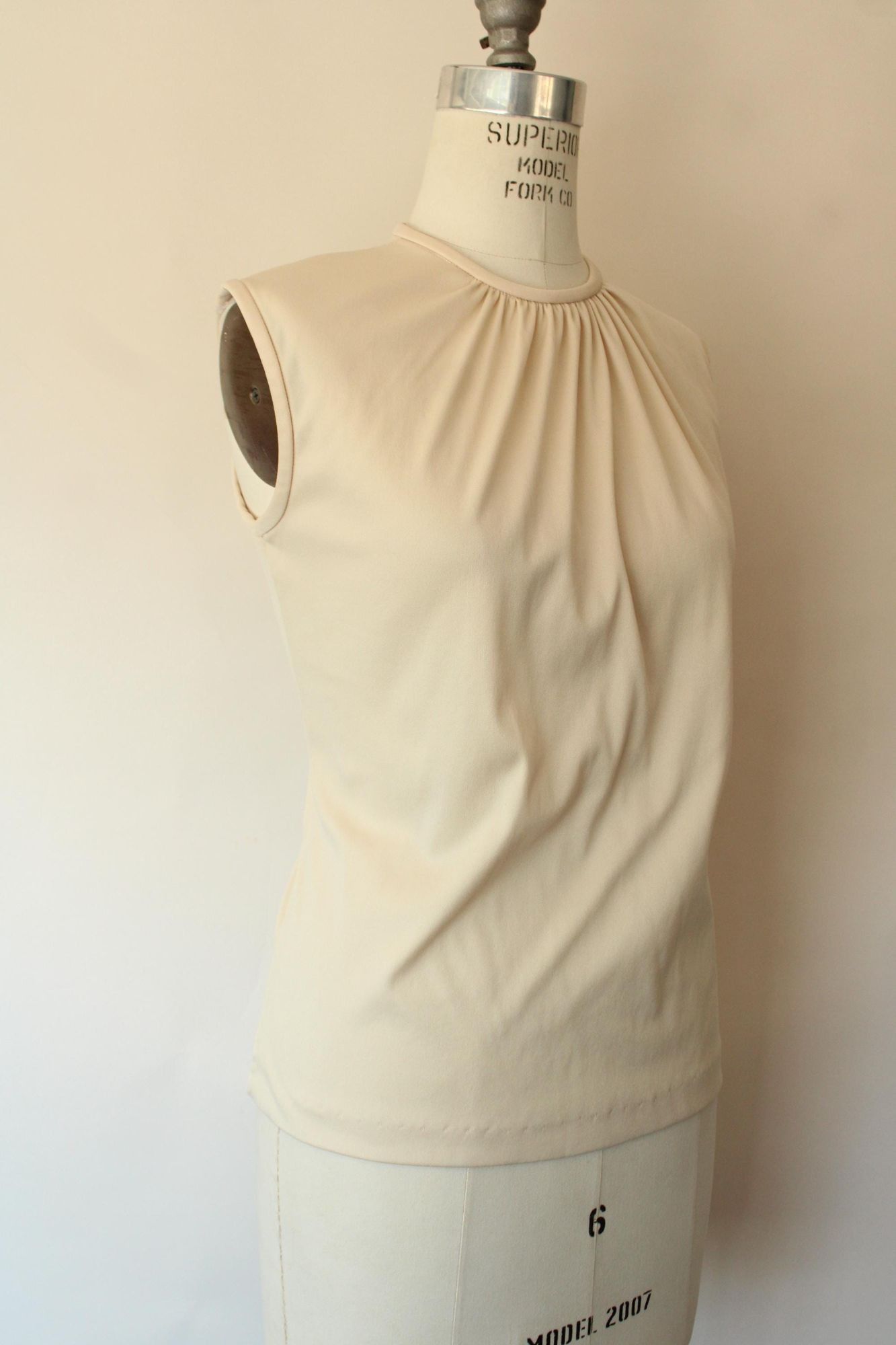 Vintage Vintage 1970s 1980s Blouse, Teddi Sleeveless Shirt with Gath Size M / US 6-8 / IT 42-44 - 6 Thumbnail
