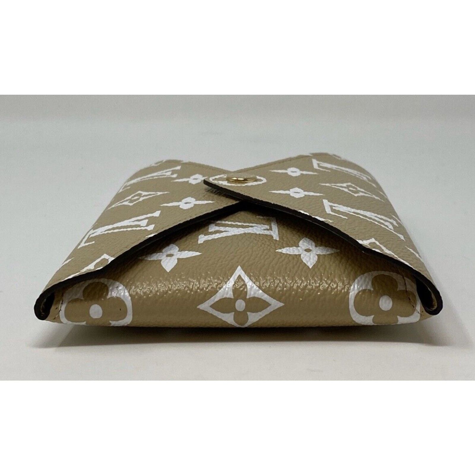 Louis Vuitton Beige Monogram Giant Pochette Kirigami MM Envelope Size ONE SIZE - 6 Thumbnail