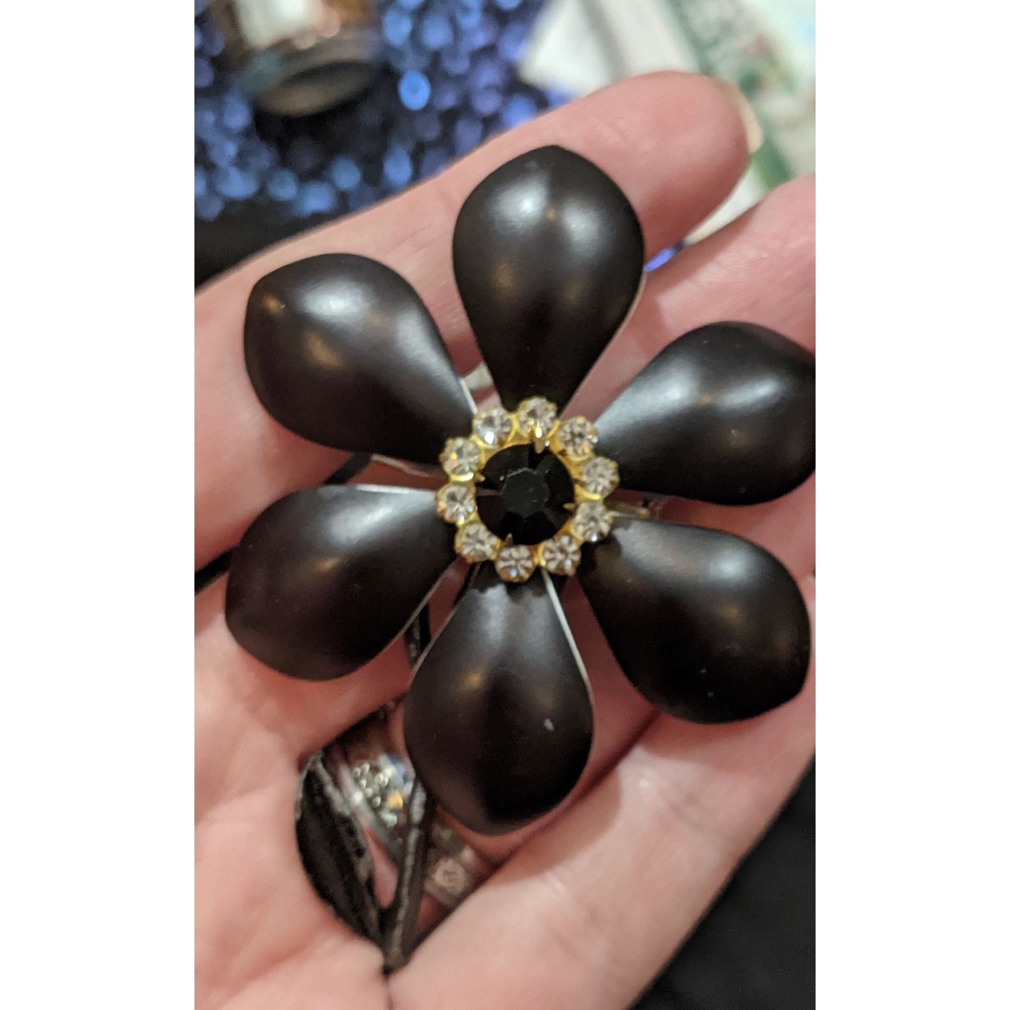 Other Vintage Black Metal Rhinestone Flower Brooch Size ONE SIZE - 1 Thumbnail