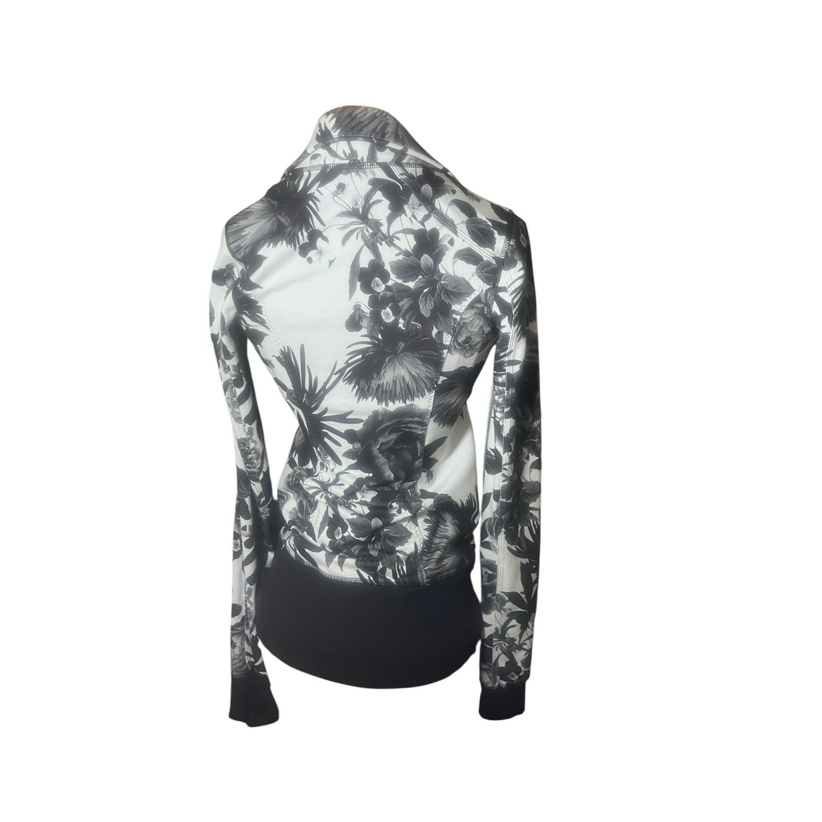 Lululemon Lululemon Black/White Nice Asana Jacket Brisk Bloom Size 2 Size XS / US 0-2 / IT 36-38 - 3 Thumbnail