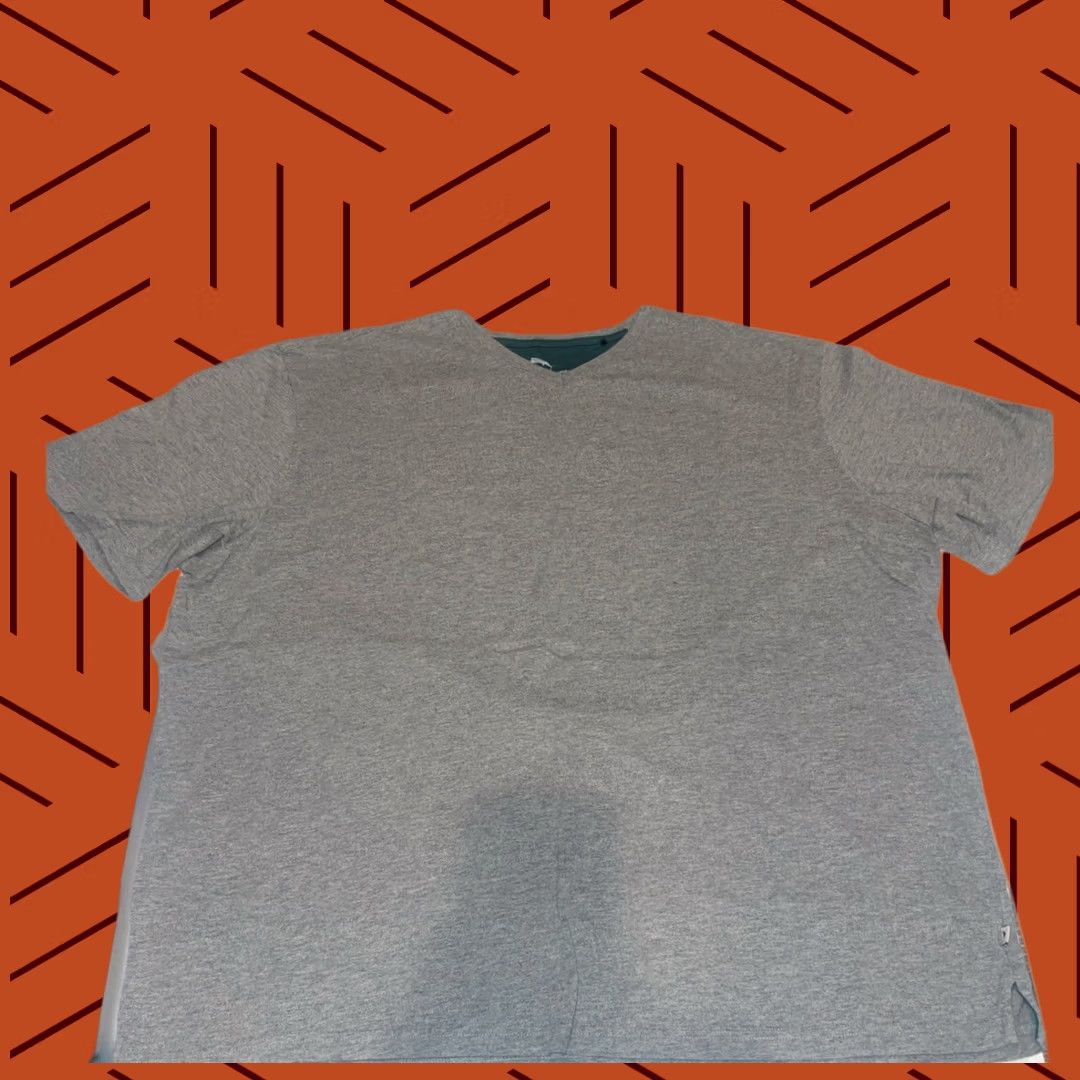 Tommy Bahama Tommy Bahama T-Shirt V-Neck Mini 2XL Gray Crew Short Sleeve Logo Old? Size US XXL / EU 58 / 5 - 1 Thumbnail
