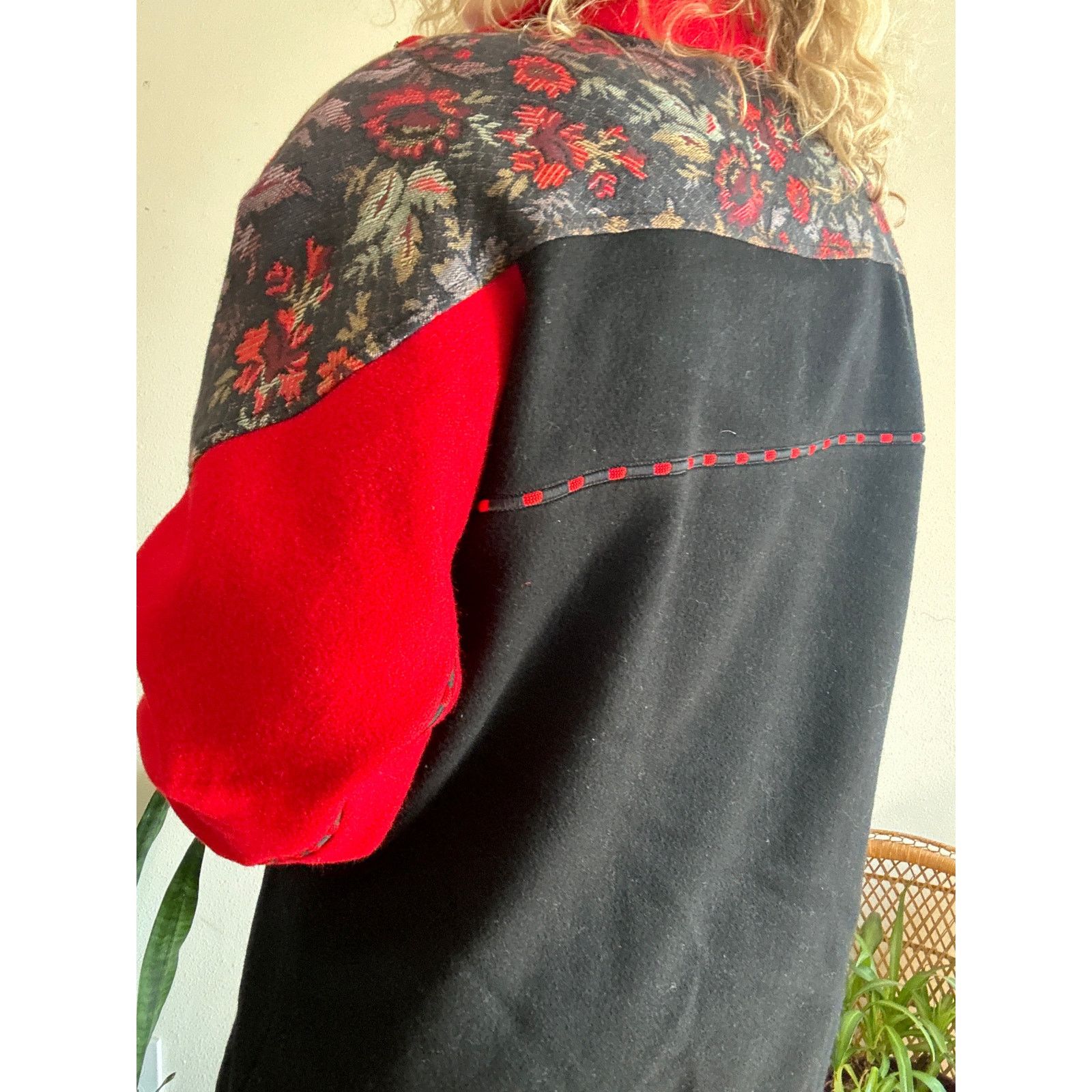 Vintage 80’s Black & Red Tapestry Wool Coat Size XL / US 12-14 / IT 48-50 - 7 Thumbnail