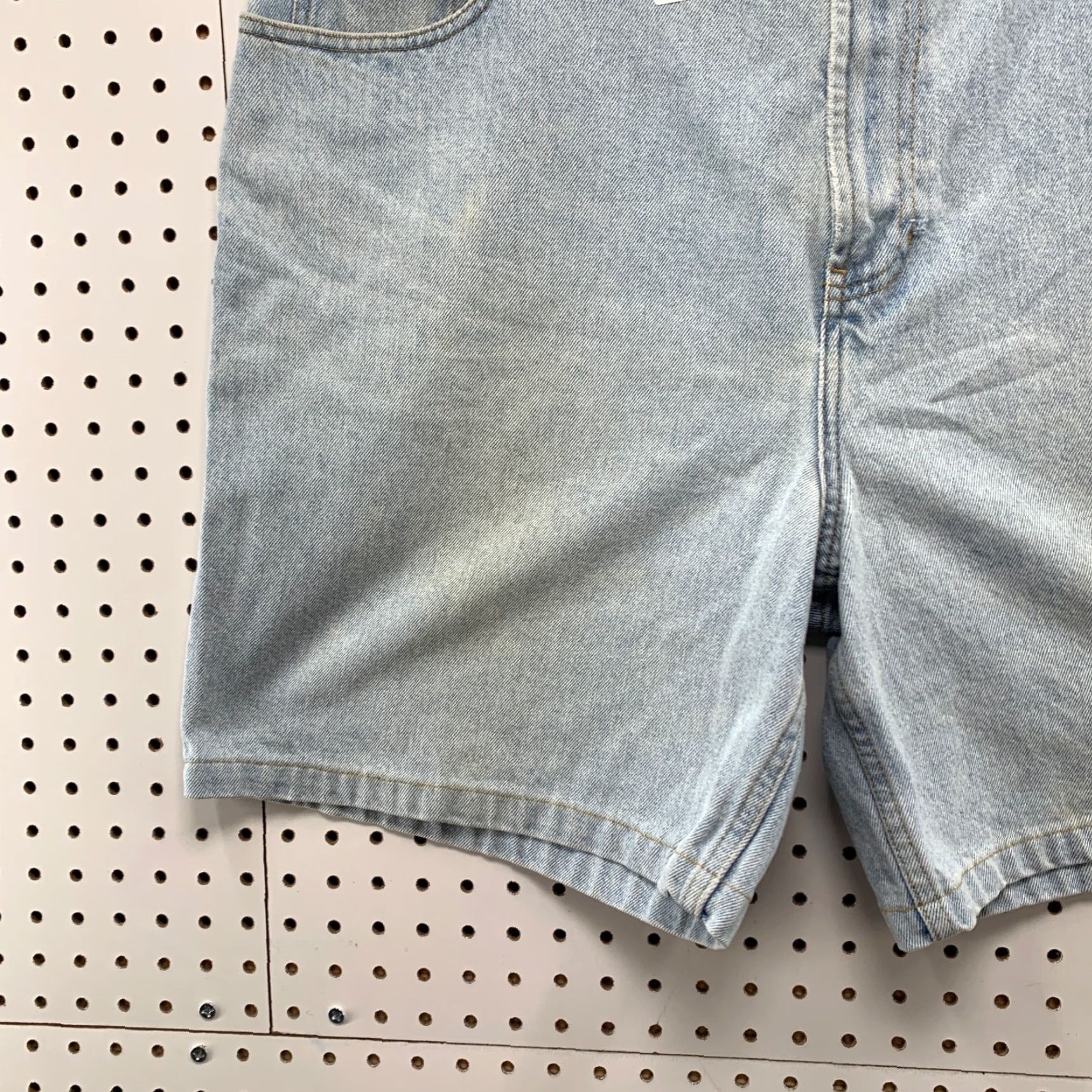 Tommy Hilfiger VINTAGE Tommy Hilfiger Denim Shorts Mens Size 40 Light Wash Flag Logo Bermuda 7in Inseam Mens Size US 40 / EU 56 - 7 Thumbnail
