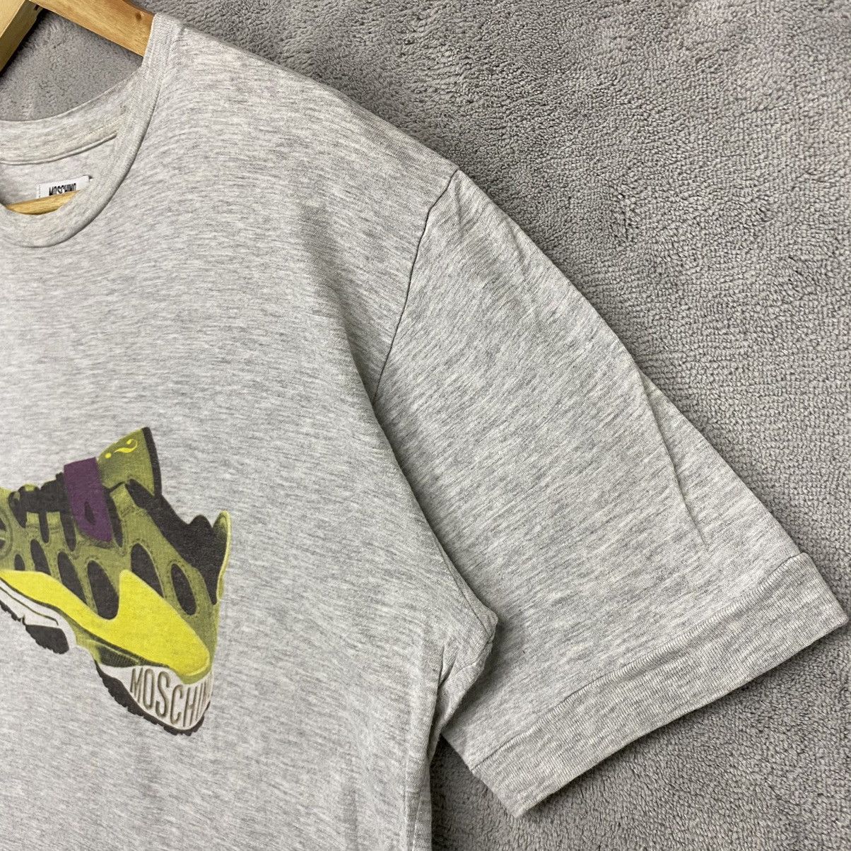 Moschino × Vintage Logo Graphic Shoes Moschino T-Shirt Size US XL / EU 56 / 4 - 2 Thumbnail