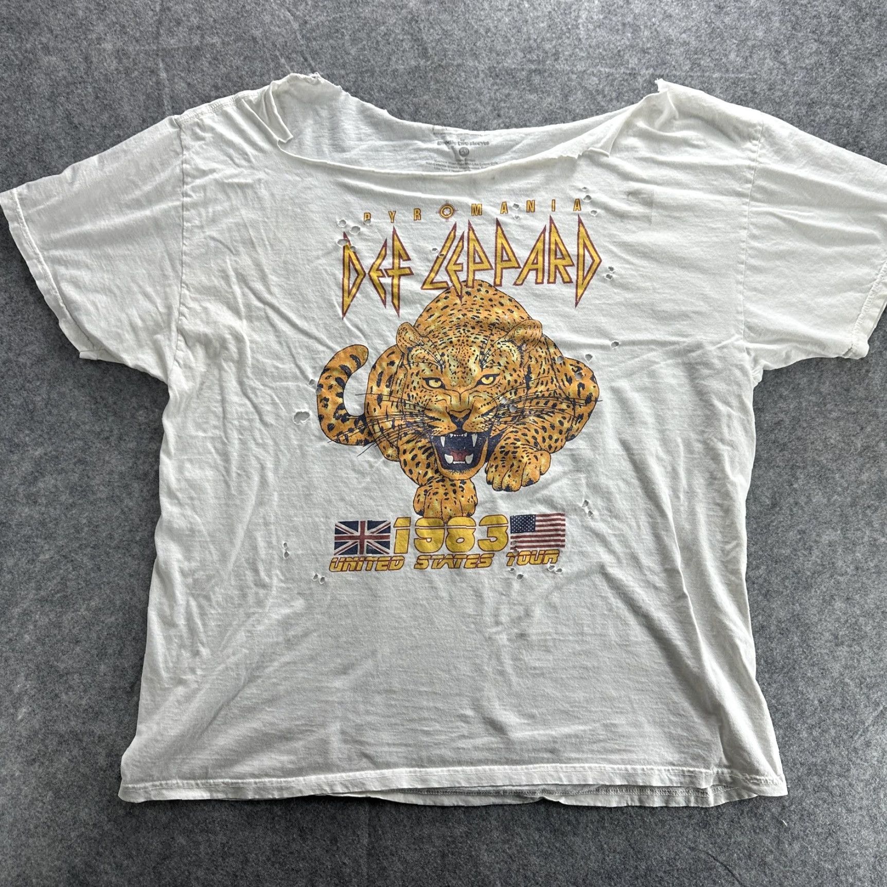 Vintage VINTAGE Def Leppard Shirt Womens Small White Pyromania 1983 Tour Distressed 80s Rock Mens/Girls? Size S / US 4 / IT 40 - 2 Thumbnail