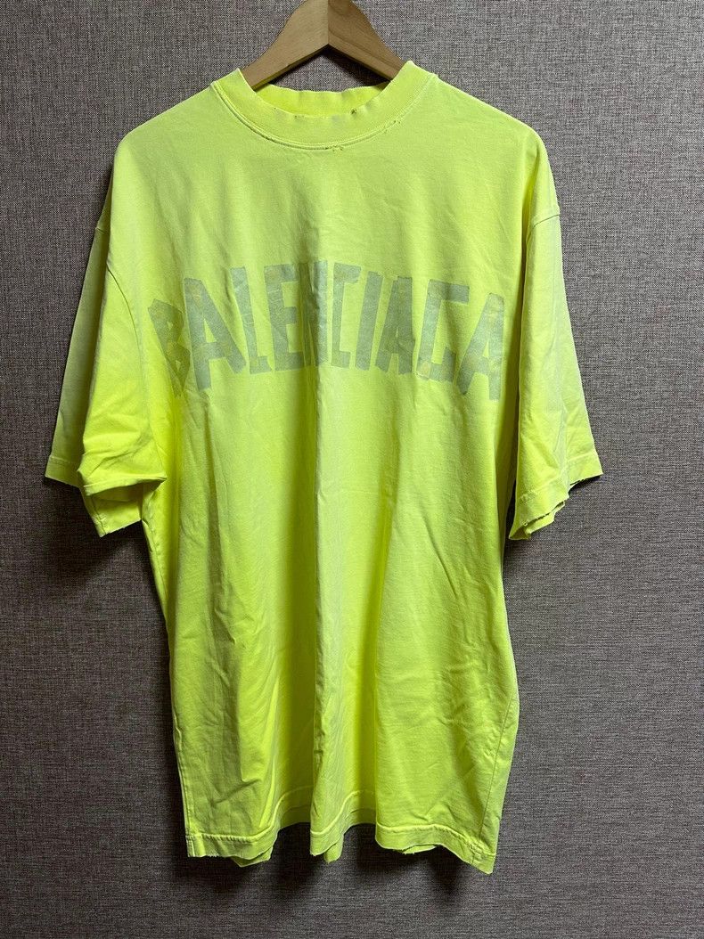 Balenciaga Balenciaga Tape Logo Short Sleeve T-Shirt Size US S / EU 44-46 / 1 - 1 Thumbnail
