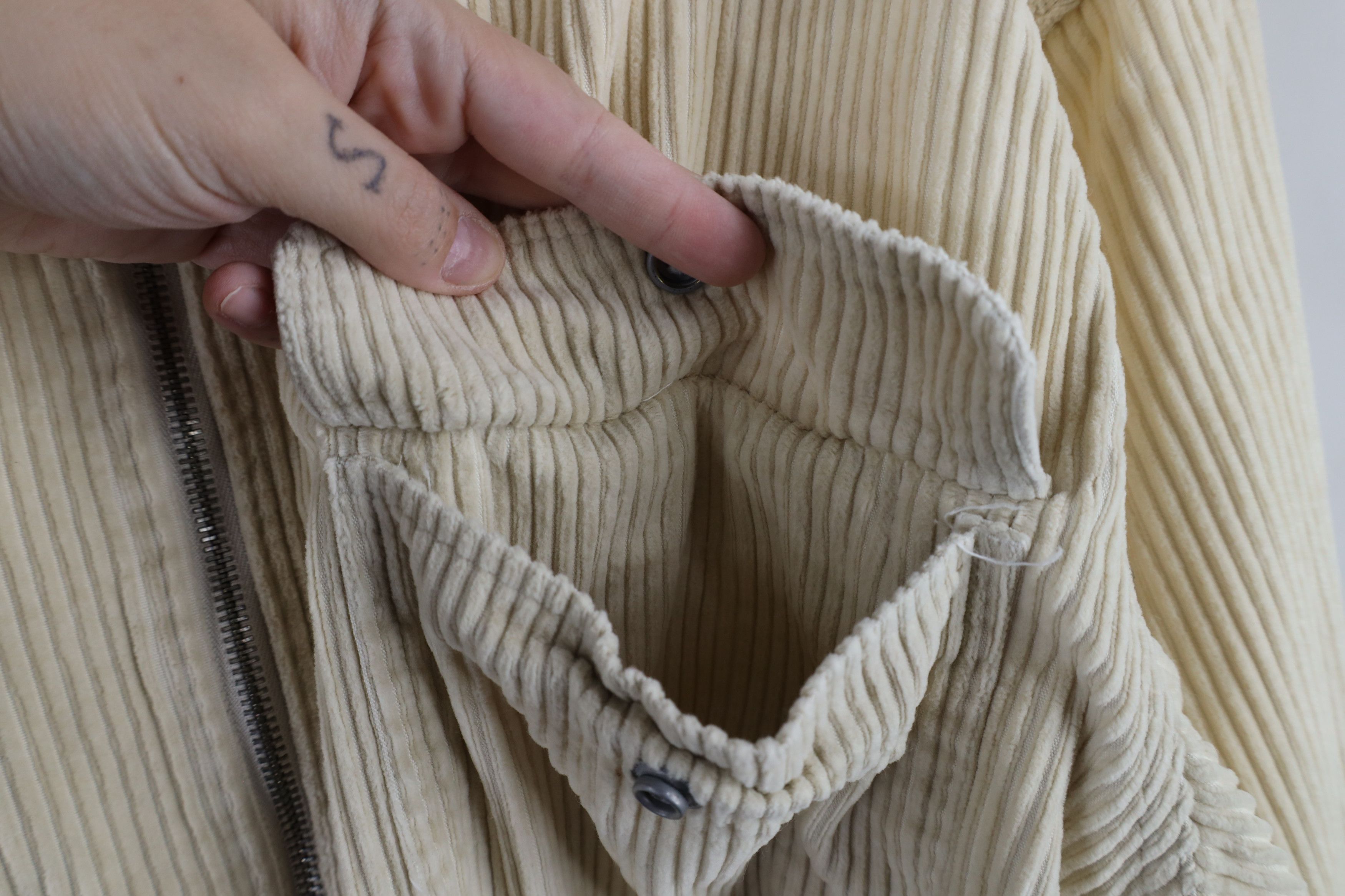 Vintage Vintage 90s Streetwear Full Zip Corduroy Shirt Jacket Beige Size US XL / EU 56 / 4 - 7 Thumbnail