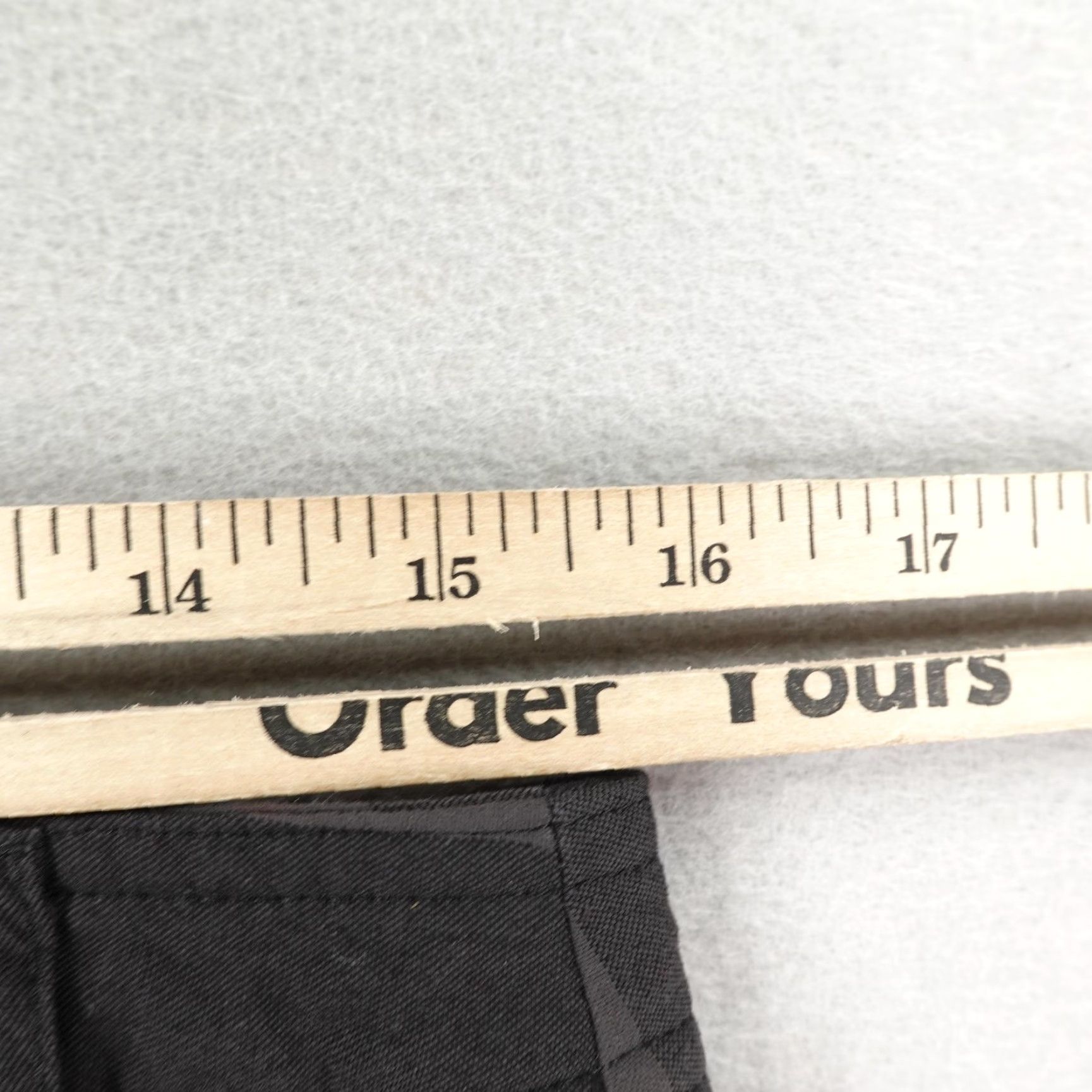 Lululemon Lululemon Shorts Mens 34 Gray Black Plaid Chino Lightweight Casual Golf Summer Breathable Pockets Flat Front Zip Logo Size US 34 / EU 50 - 6 Thumbnail