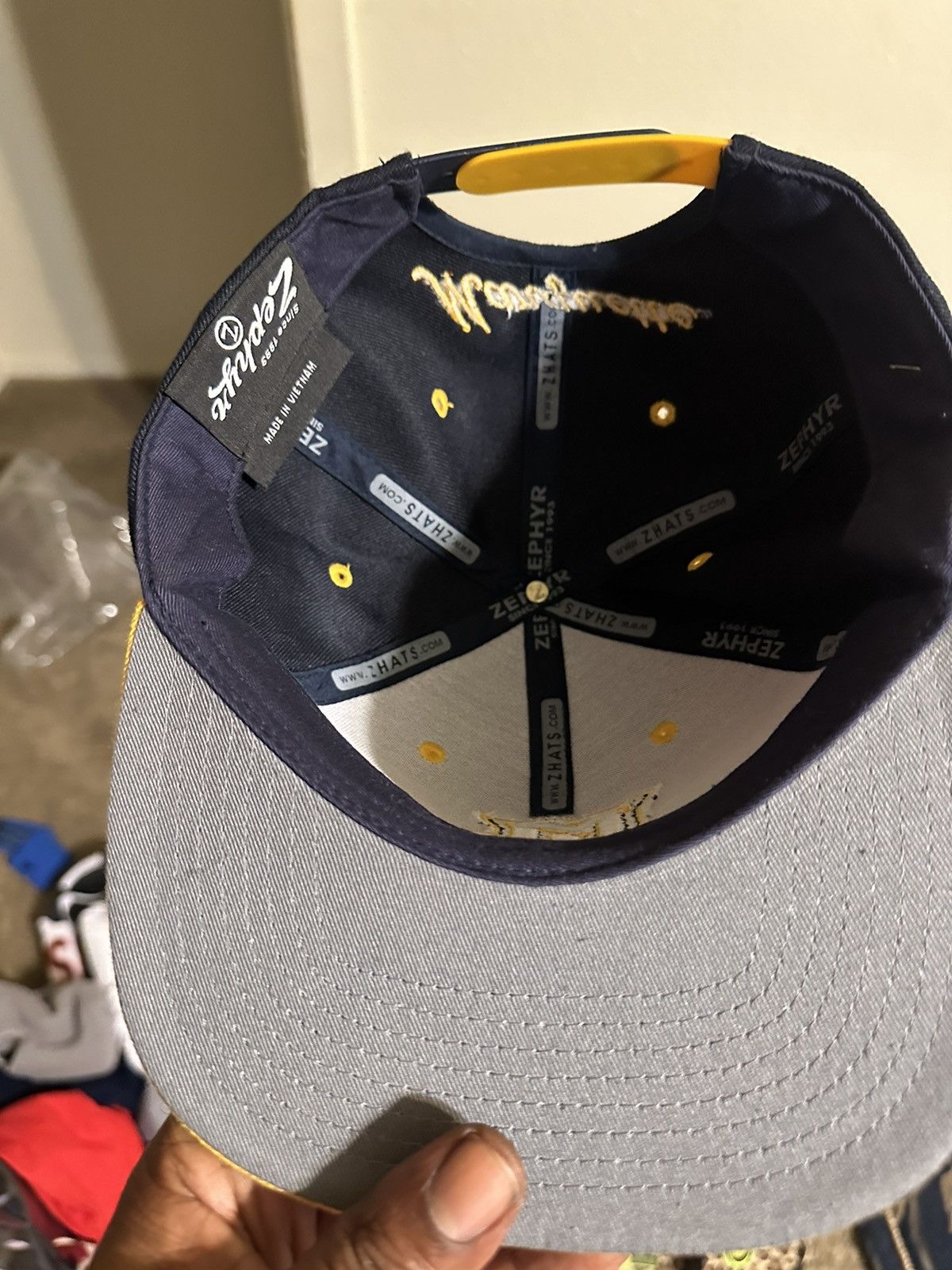 NCAA × Vintage Vintage NCAA Marquette University “yellow & blue” hat 00s Size ONE SIZE - 6 Thumbnail