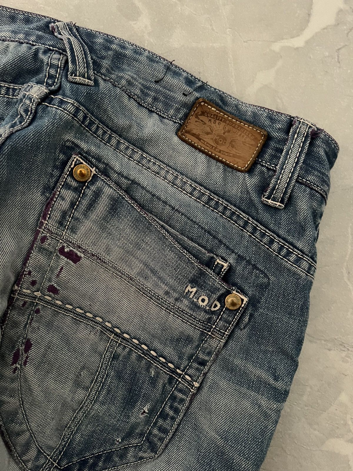 Vintage Distressed Y2K Slim Fit Jeans — Retro Vintage Style Unisex Size US 31 - 8 Thumbnail