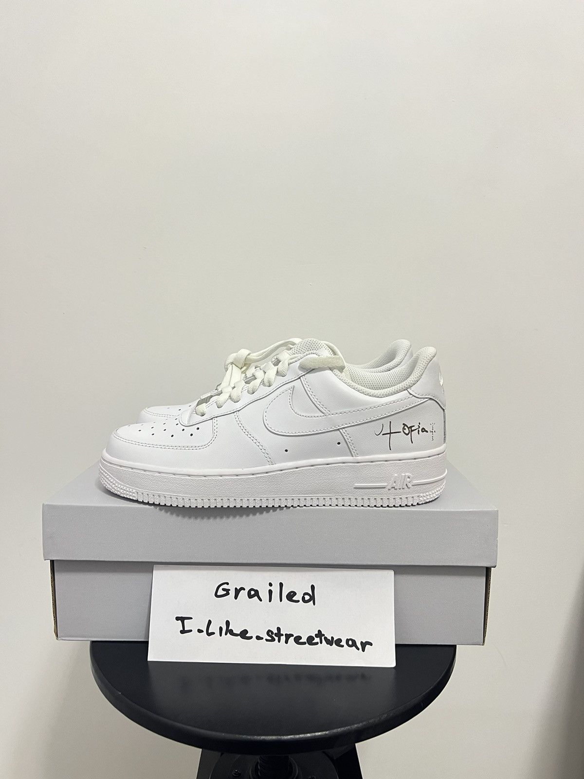 image of Nike x Travis Scott Shoes in White, Men's (Size 7.5)