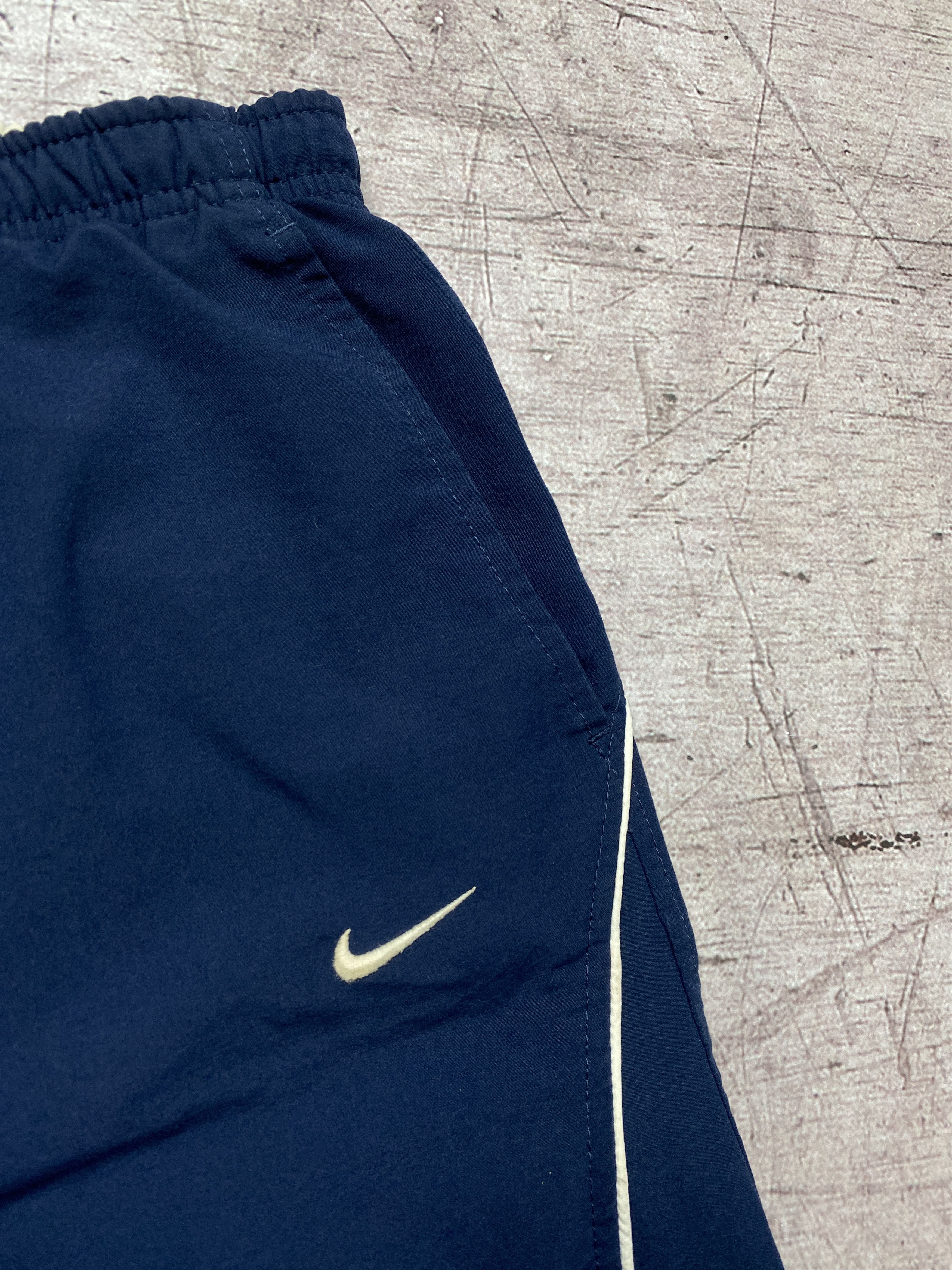 Nike × Vintage Nike Vintage Mens Nylon Shorts Size US 32 / EU 48 - 3 Thumbnail