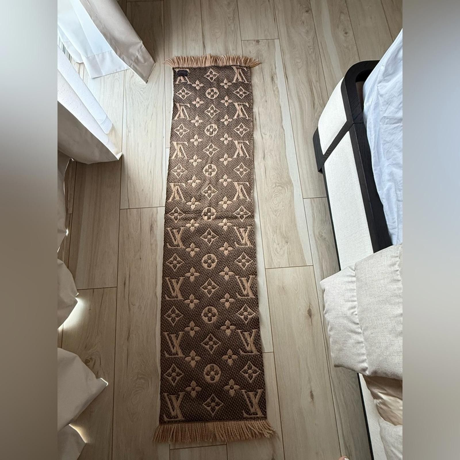 Louis Vuitton Louis Vuitton Beige and Brown Scarf Size ONE SIZE - 3 Thumbnail
