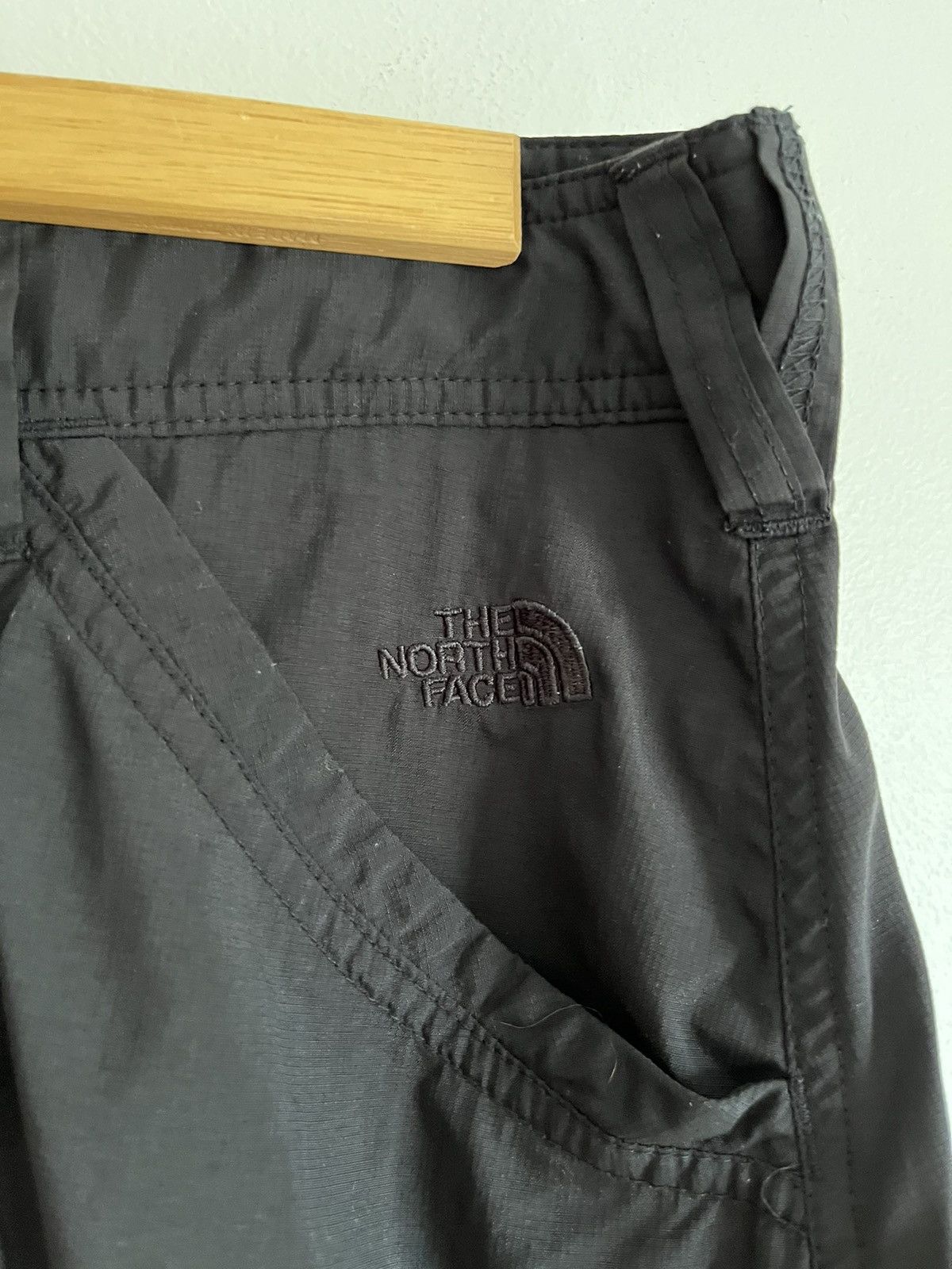 The North Face The North Face nylon cargo skirt Size 28" / US 6 / IT 42 - 4 Thumbnail