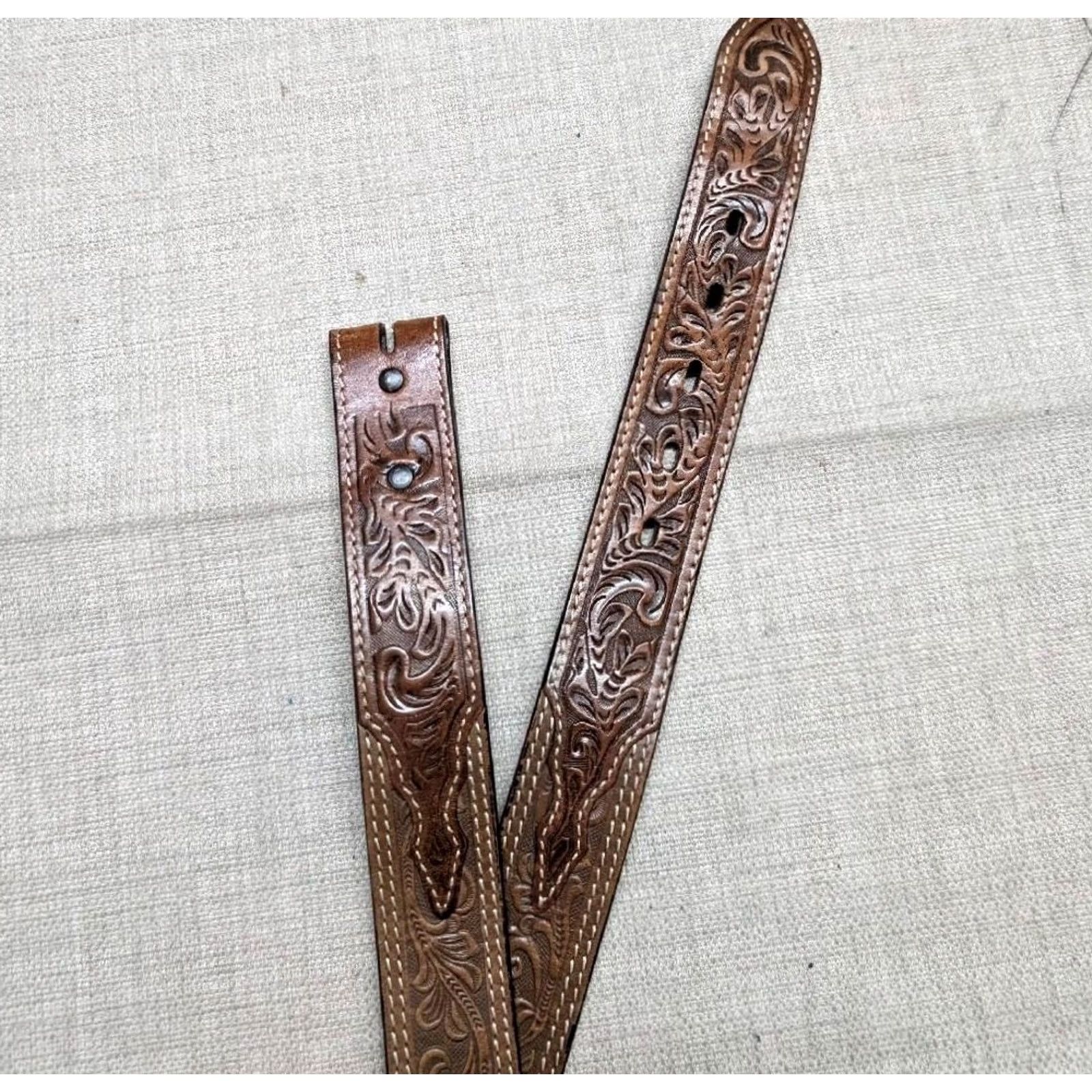 Vintage VINTAGE tooled western belt 32 brown cowhide leather 3D belt Mens belt Western buckle belt Size 32 - 5 Thumbnail