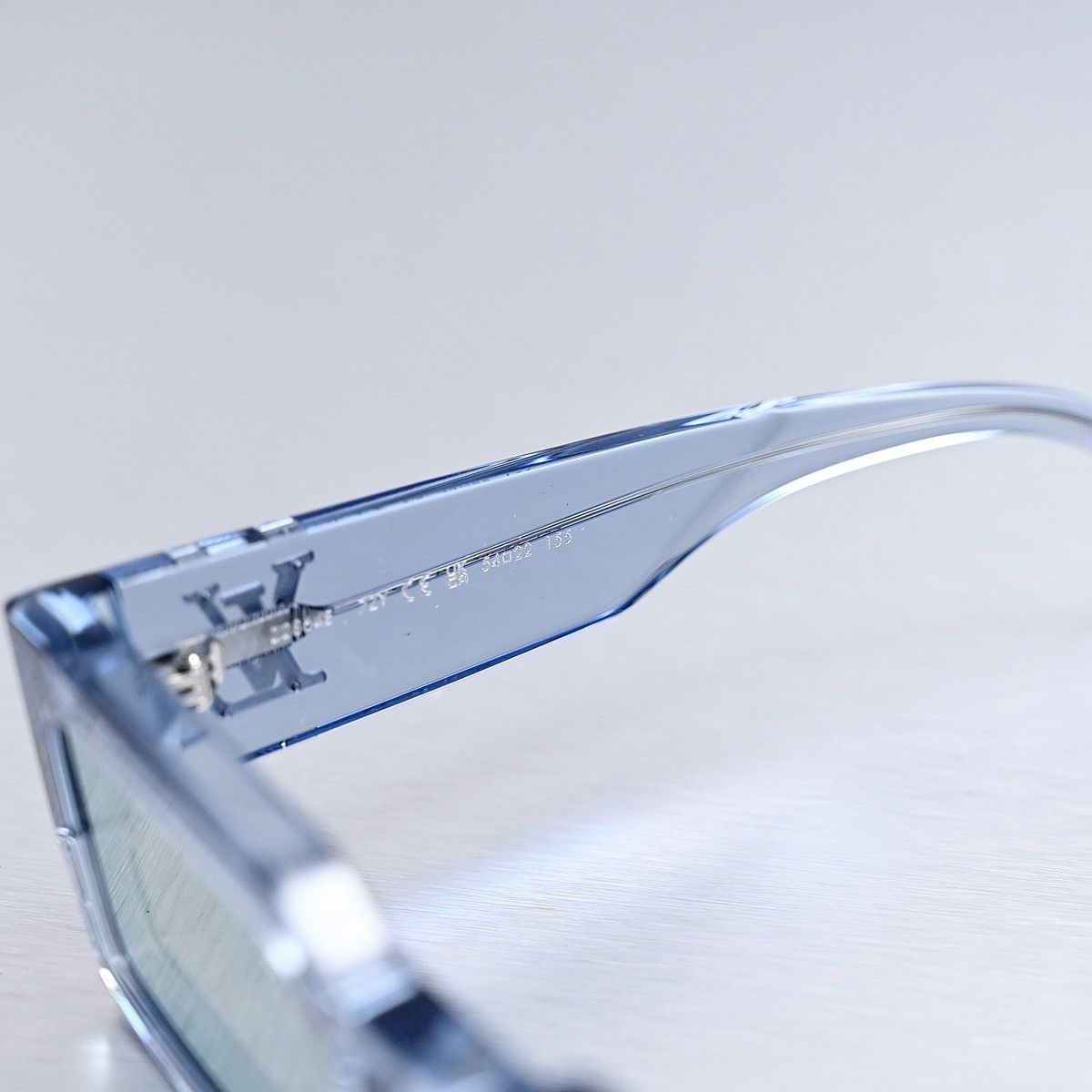 Louis Vuitton LOUIS VUITTON CRYSTAL BLUE SUNGLASSES Size ONE SIZE - 5 Thumbnail