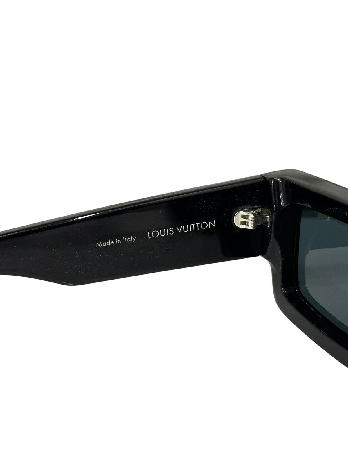 Louis Vuitton LV Clash Low Square Sunglasses Z1910W Size ONE SIZE - 7 Thumbnail