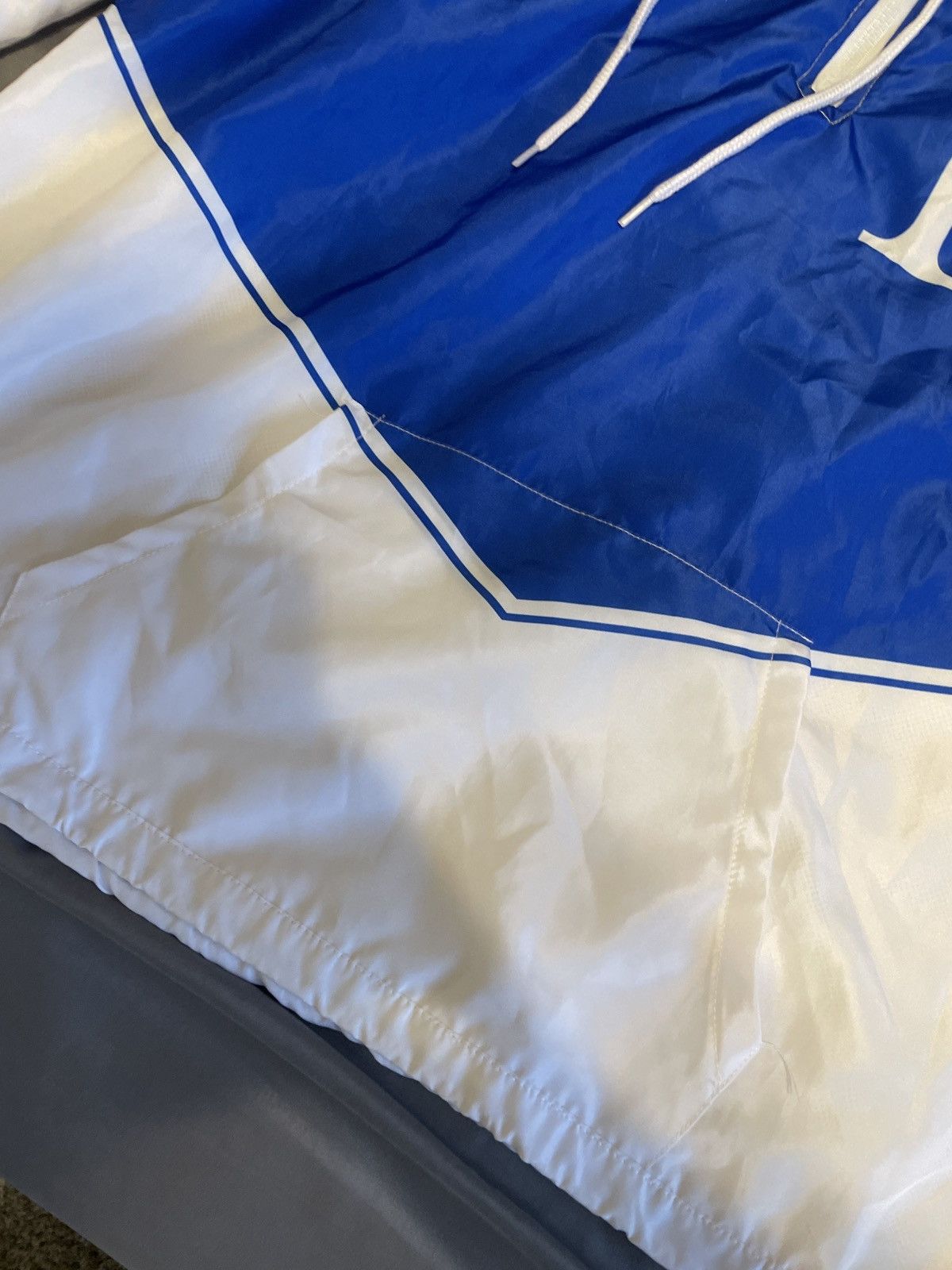 Vintage Vintage X KC Royals 90s Windbreaker Hoodie Size US XL / EU 56 / 4 - 5 Thumbnail