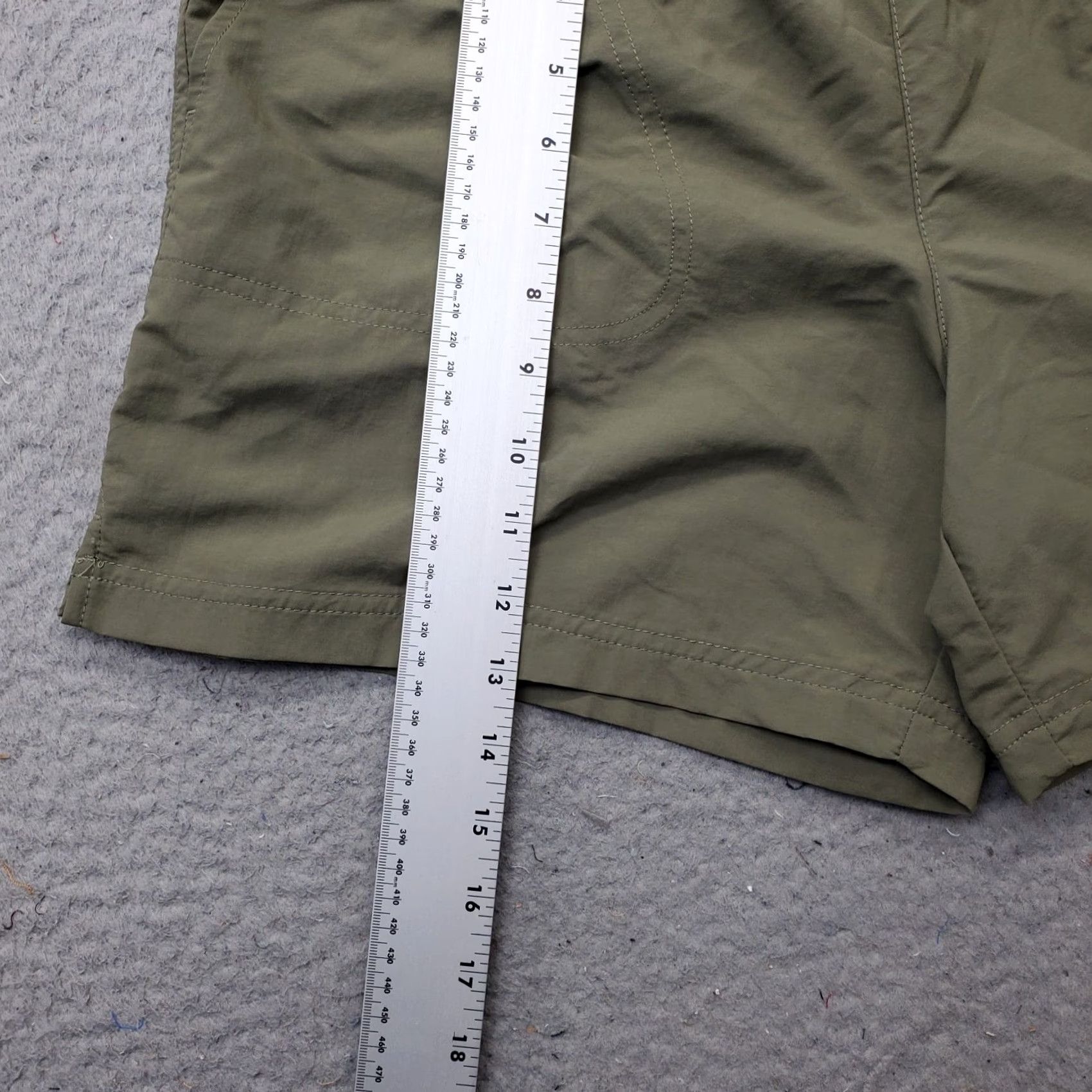 Vintage Columbia Womens Sandy River Shorts Bermuda M Green Omni Shield Elastic Waist Slit Pockets 5.25 Inseam Casual Outdoor Hiking Mens Womens Size 32" / US 10 / IT 46 - 3 Thumbnail