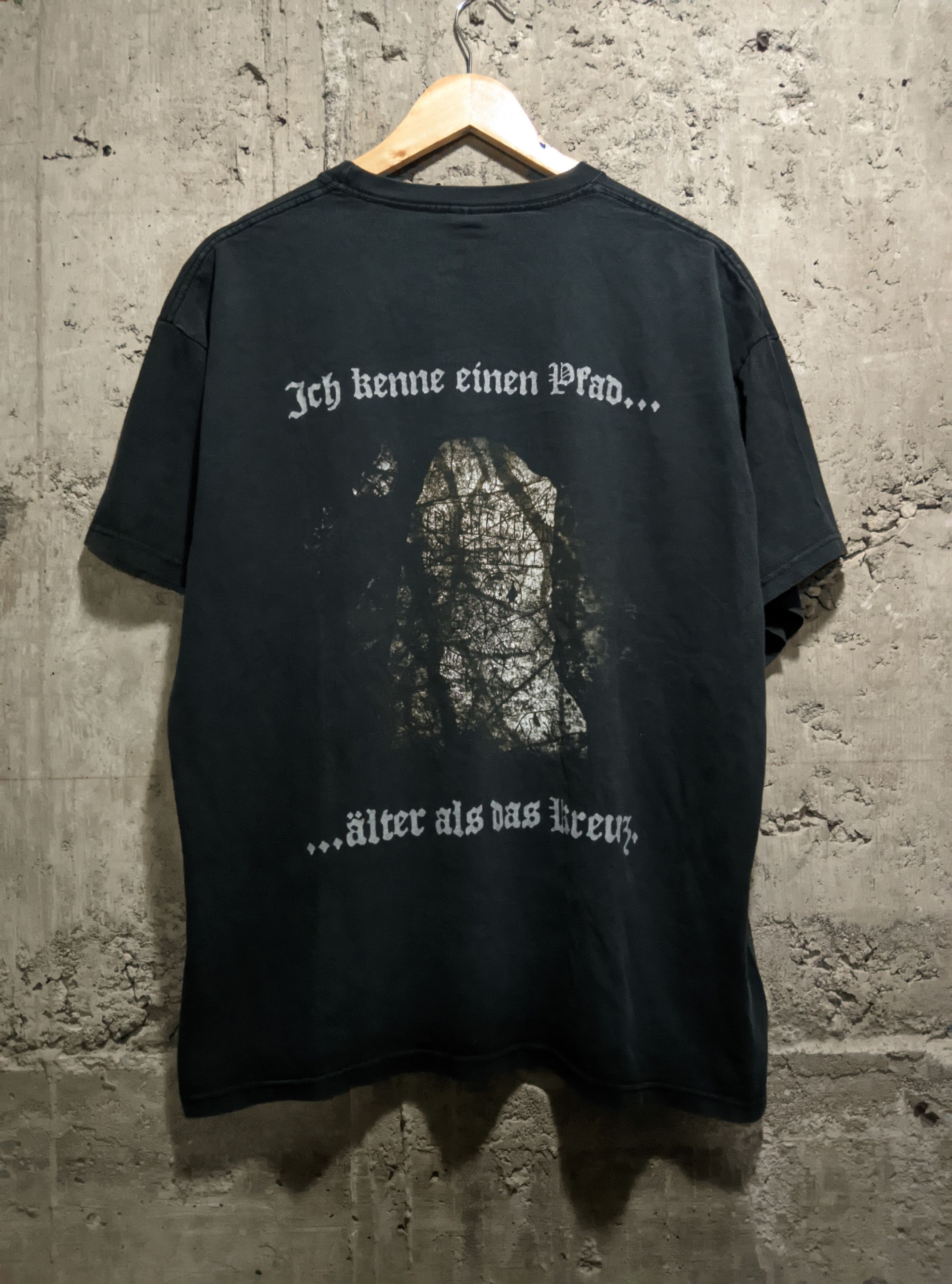 Band Tees × Vintage Vintage 2005 helrunar älter als das kreuz Metal t shirt Size US XL / EU 56 / 4 - 2 Thumbnail