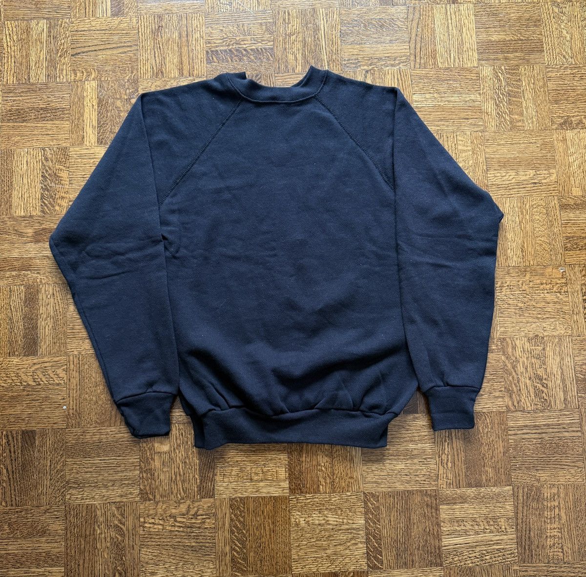 Vintage Vintage Tultex Raglan Crewneck Sweatshirt NOS Size US M / EU 48-50 / 2 - 1 Thumbnail