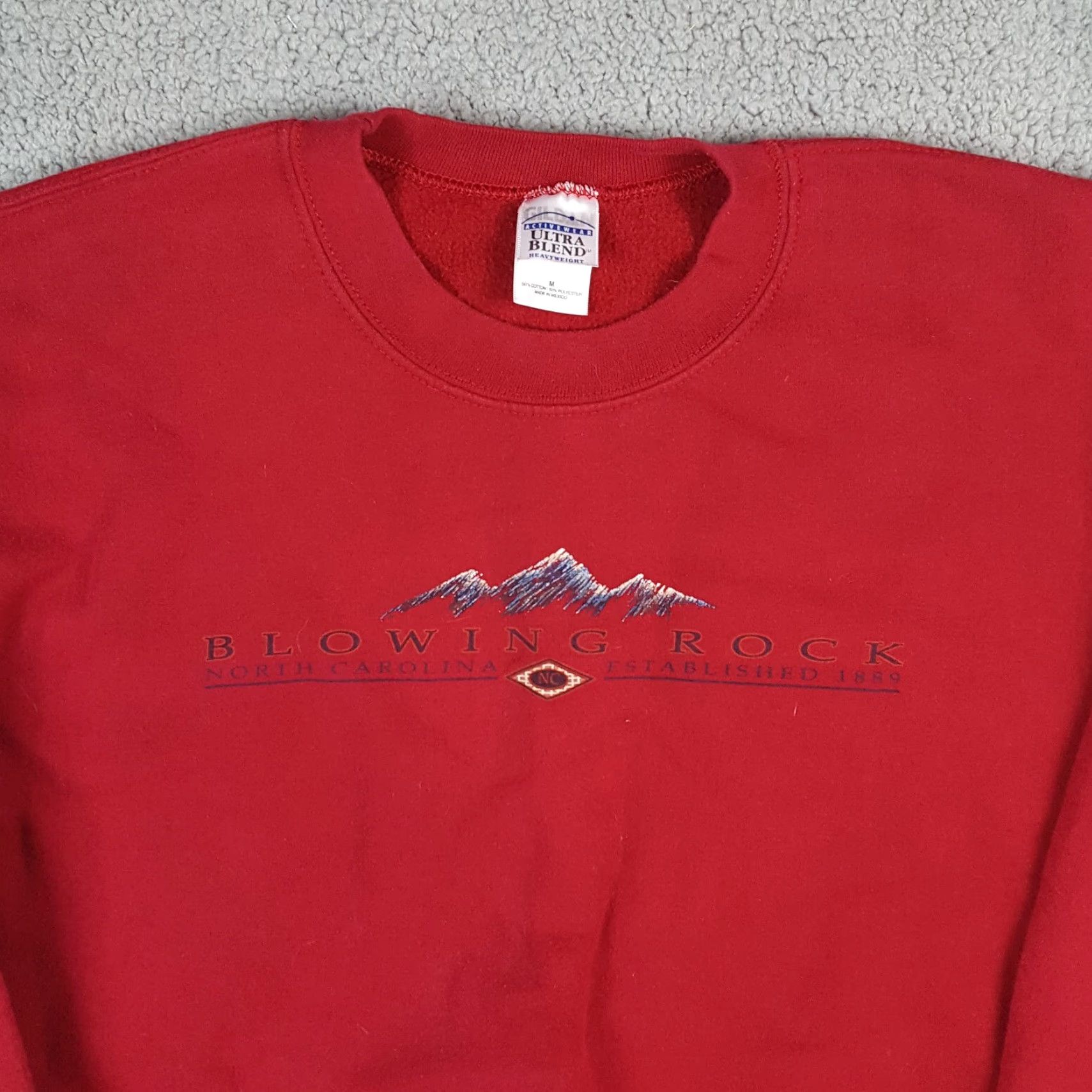 Gildan Vintage Blowing Rock NC Mountains Size M Outdoor Pullover Crewneck Sweatshirt Size US M / EU 48-50 / 2 - 2 Thumbnail