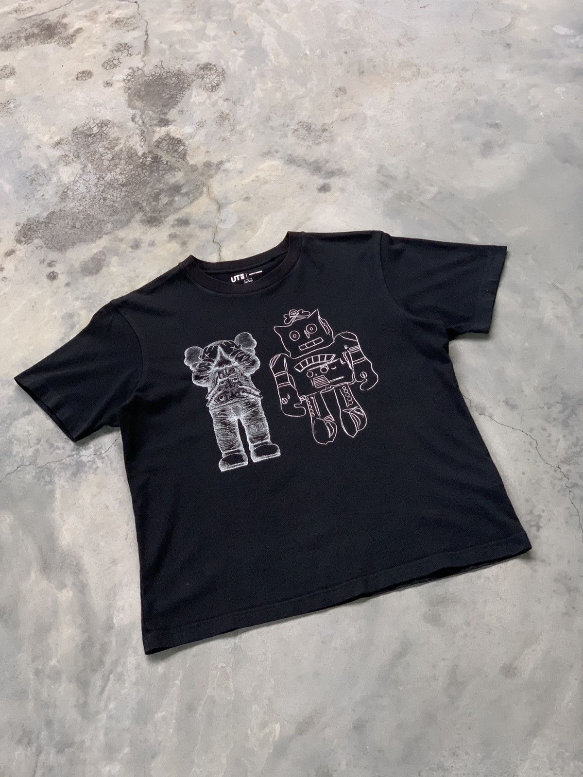 Andy Warhol × Kaws × Uniqlo Kaws X Andy Warhol X Uniqlo Signature Print Tshirt Size US S / EU 44-46 / 1 - 1 Thumbnail