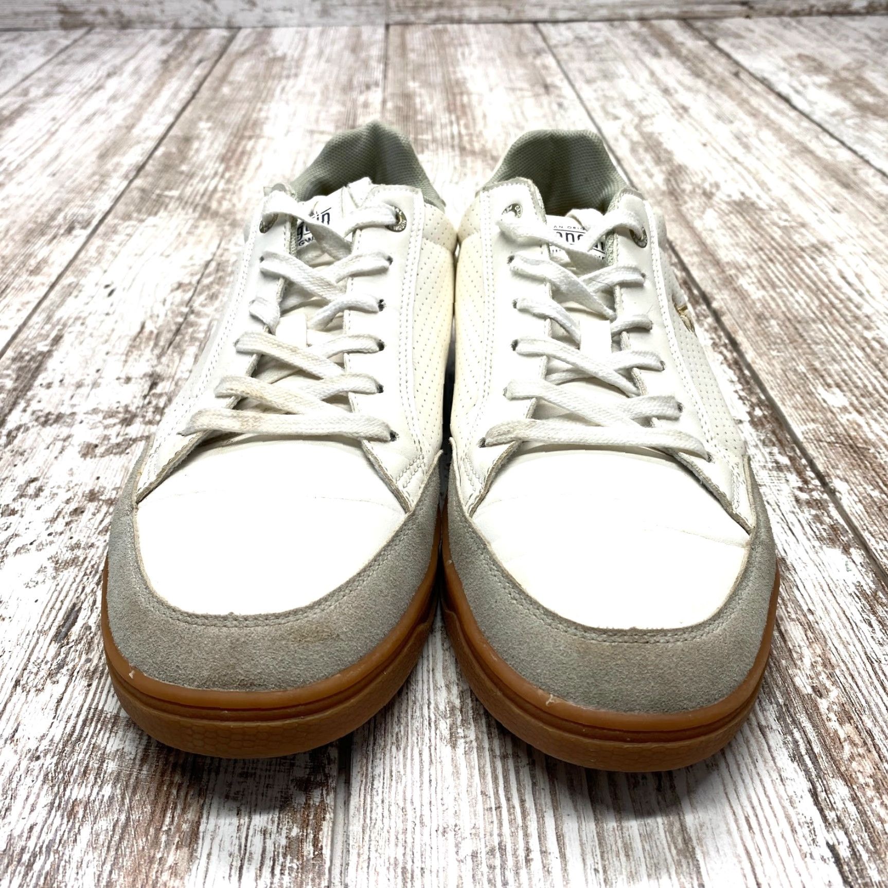 Vintage Munsingwear The Original Penguin Men’s Sneakers 10 White Canvas Casual Comfort Lace Up White EUC Sneakers Mens Size US 10 / EU 43 - 3 Thumbnail