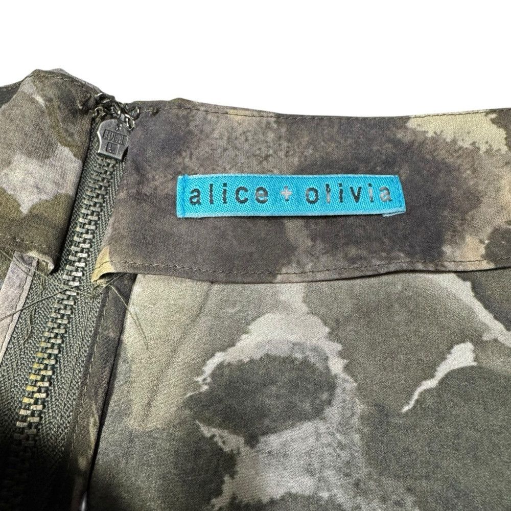Alice + Olivia ALICE + OLIVIA Silk Sleeveless Blouse Camo Print Size S Size S / US 4 / IT 40 - 6 Thumbnail