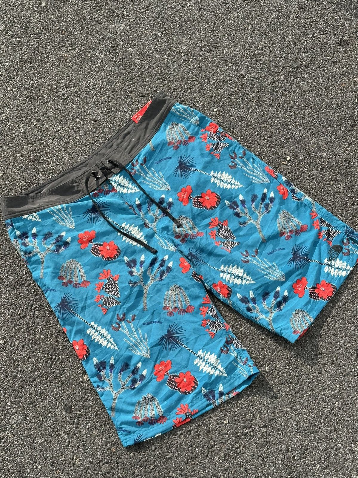 The North Face The North Face Men's Class V board shorts. Size US 34 / EU 50 - 2 Thumbnail