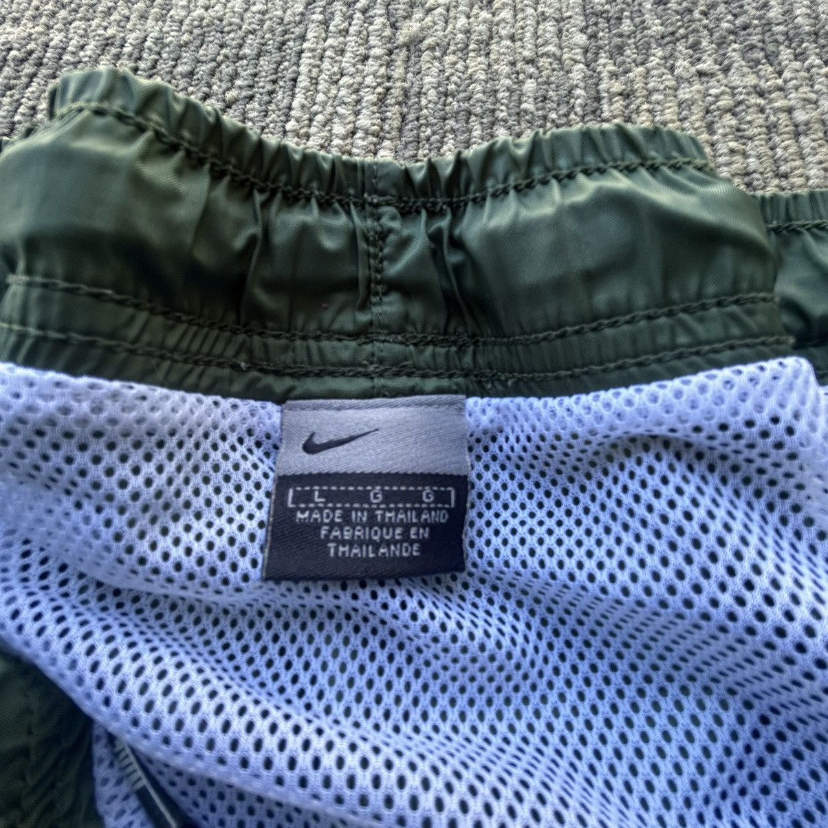 Nike Nike Vtg Y2K Olive Green Windbreaker Nylon Shorts Sz L Size US 32 / EU 48 - 3 Thumbnail