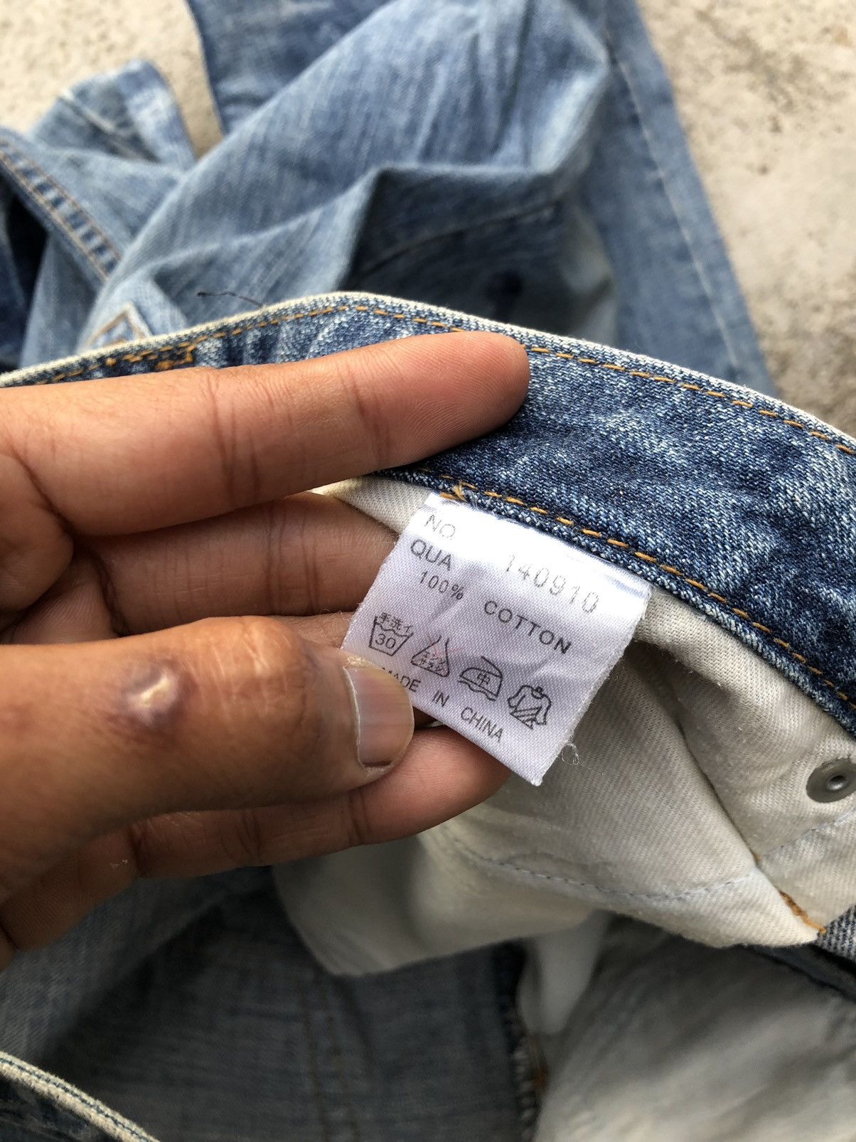 Japanese Brand DISTRESSED PATCHWORK WASHED BLUE DENIM Size US 32 / EU 48 - 4 Thumbnail