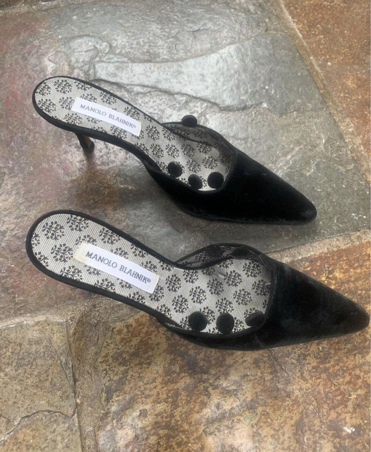 Vintage Manolo Blahnik Kitten heels | Grailed