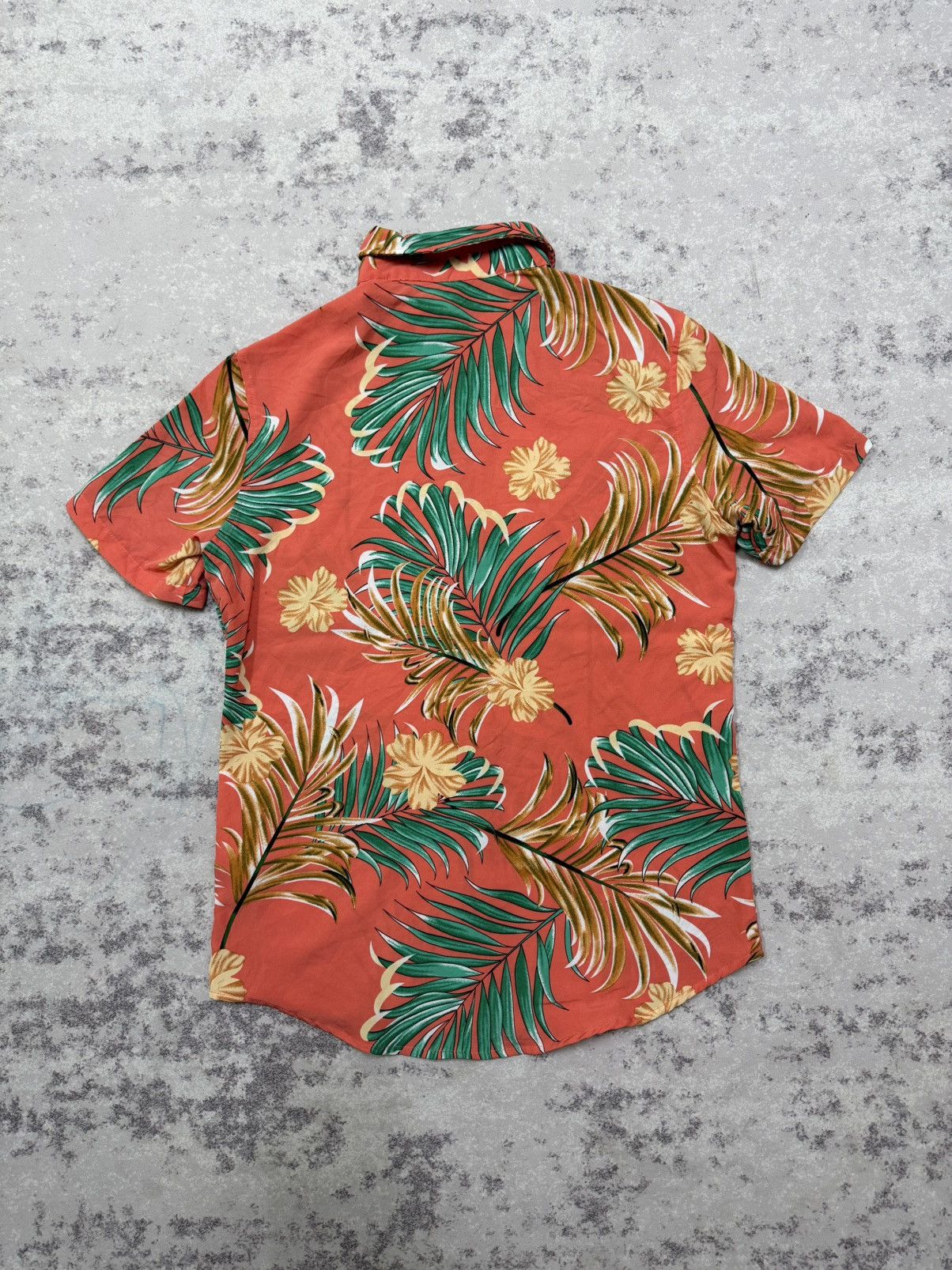 Shein SHEIN button up shirt with a tropical leaf and flower patern Size US S / EU 44-46 / 1 - 10 Thumbnail