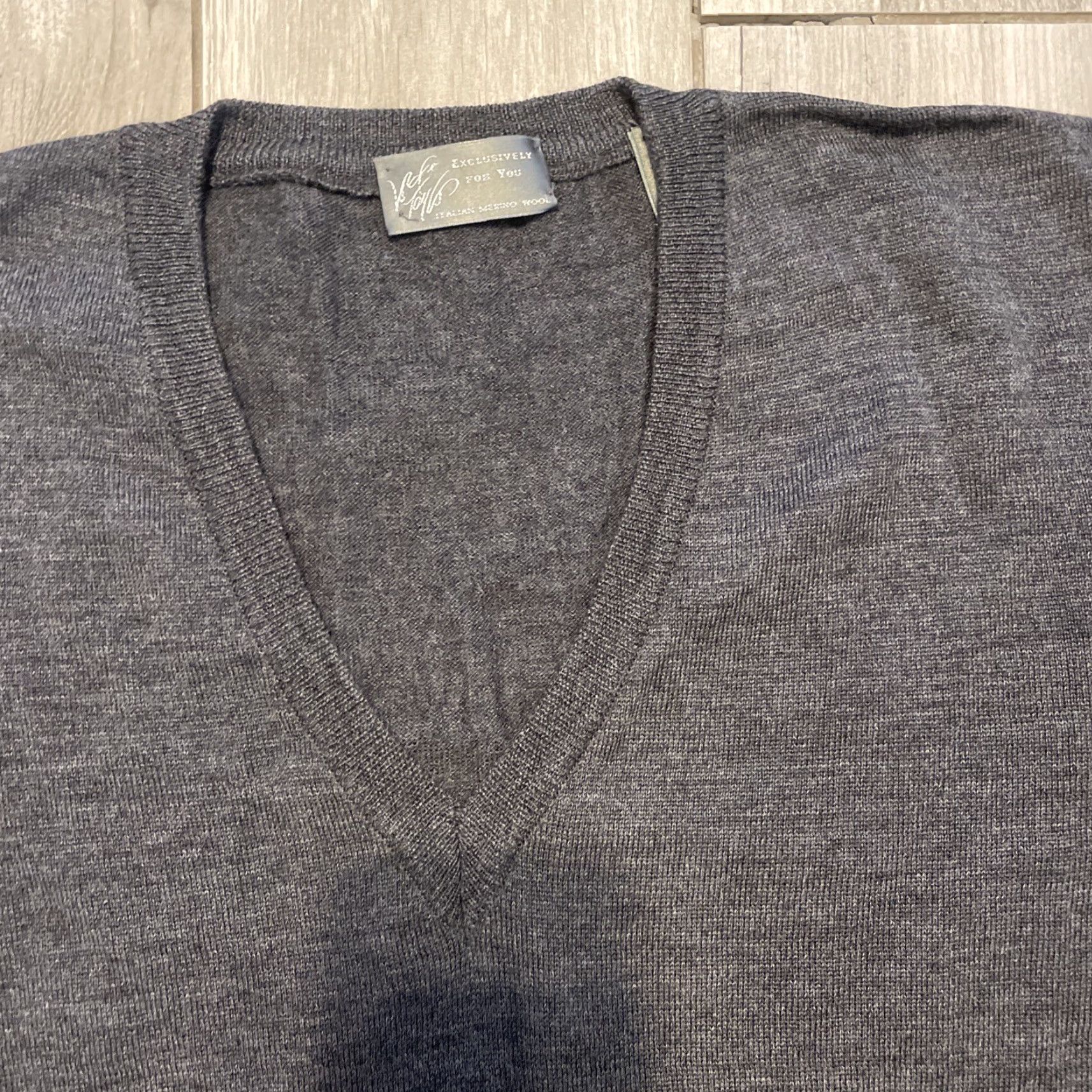 Lord & Taylor VINTAGE Lord & Taylor Knit Sweater Mens Large Italy 100% Merino Wool Grey Preppy 90s Retro Pullover Long Sleeve V-Neck Regular Mens Size US L / EU 52-54 / 3 - 2 Thumbnail