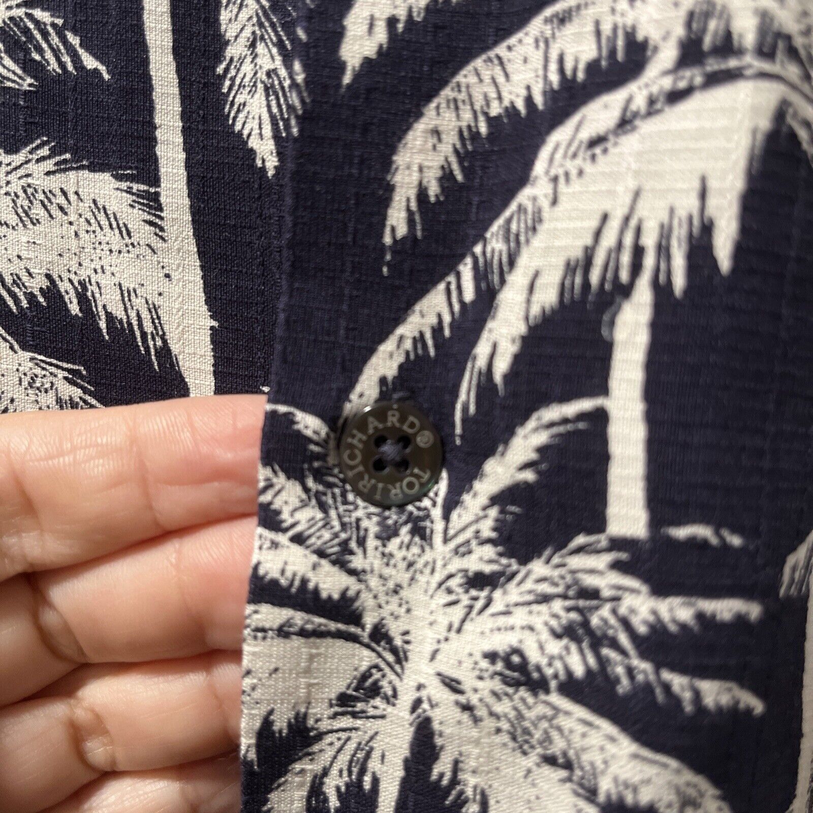 Tommy Bahama Tori Richards Mens Large Aloha Shirt Palm Trees Navy Blue Size US L / EU 52-54 / 3 - 8 Thumbnail