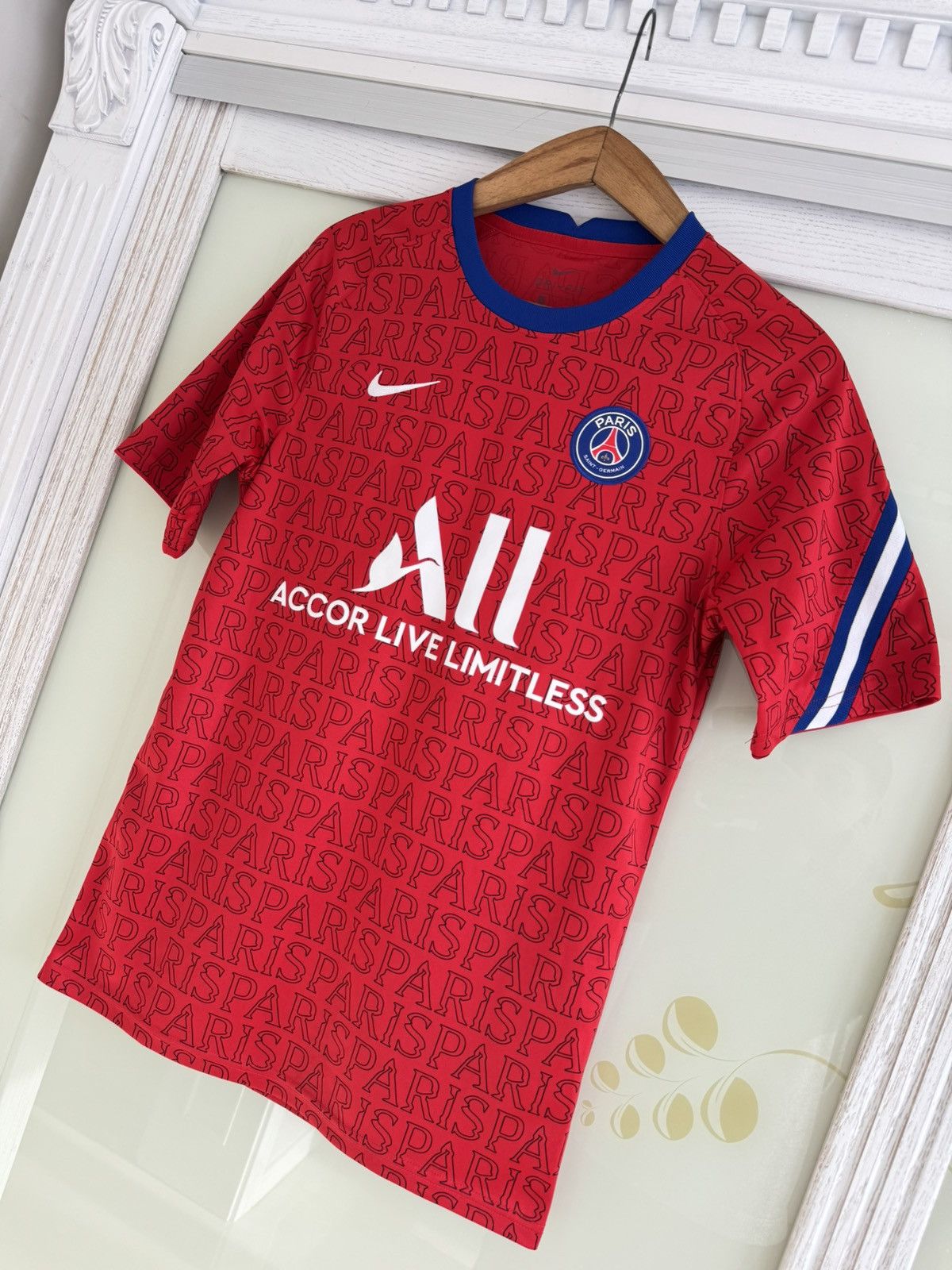 Nike Paris Saint Germain PSG 2020-2021 Soccer Jersey Football Kit Size US S / EU 44-46 / 1 - 3 Thumbnail