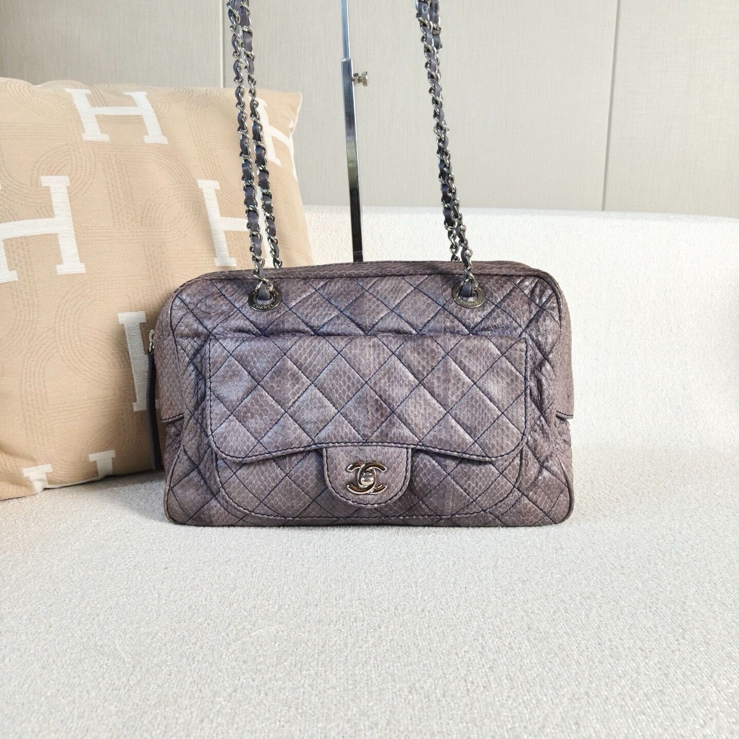 Chanel Pre-loved Bag Very good condition Size ONE SIZE - 1 Thumbnail