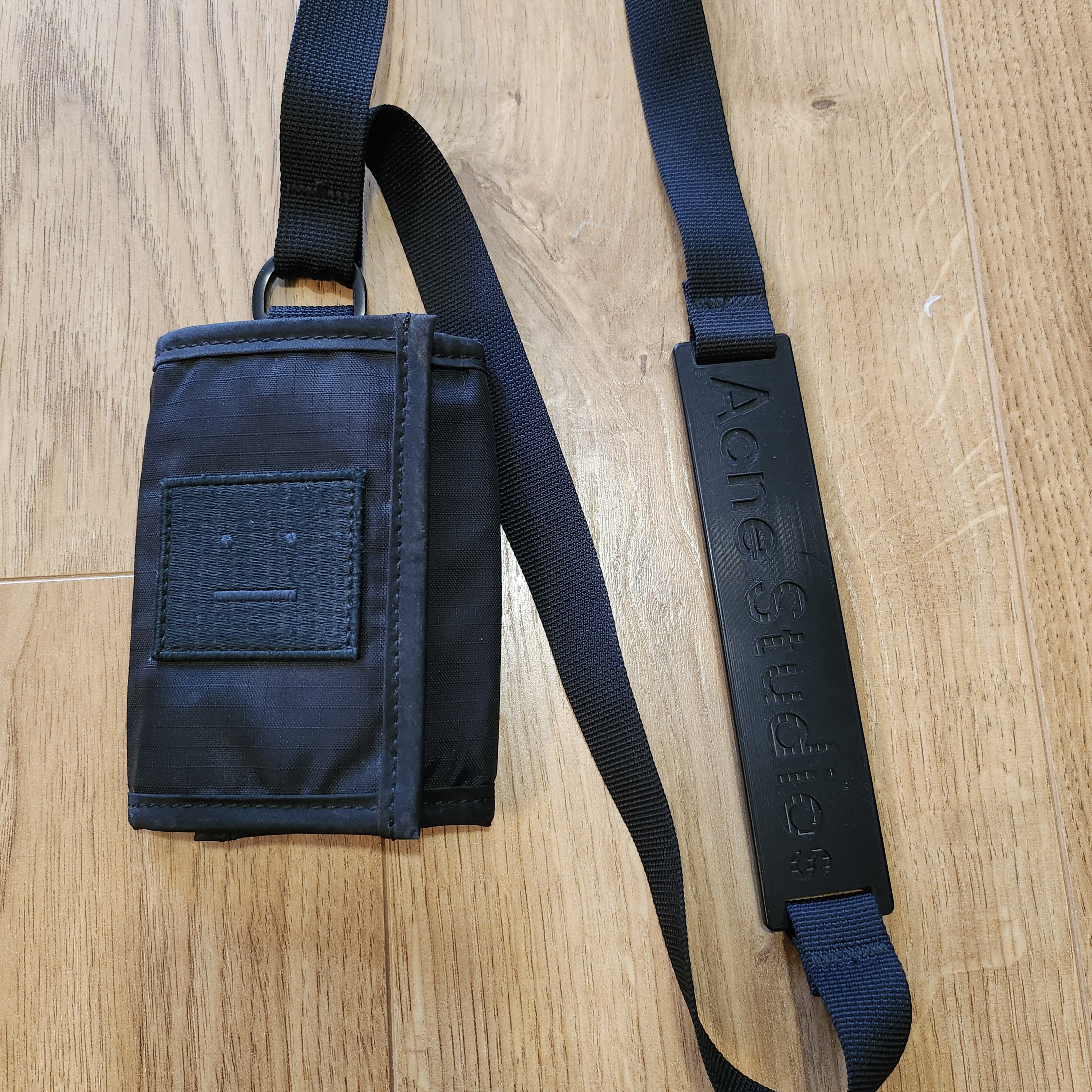 Acne Studios Acne Studios Andreas Face Key Holder Black Size ONE SIZE - 1 Thumbnail