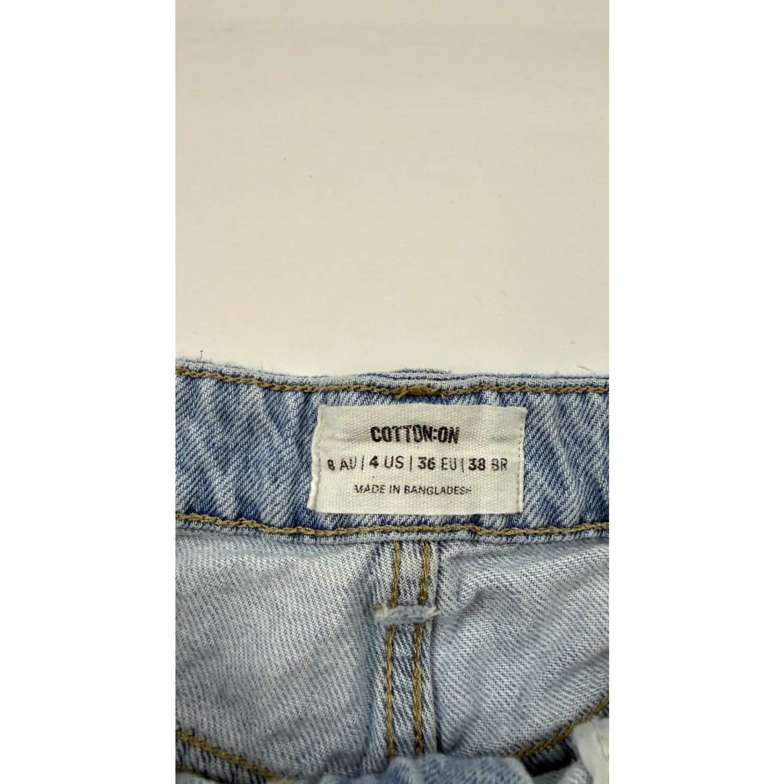 Cotton On COTTON ON Denim Shorts Womens 4 Light Wash Distressed Cut-Off Raw Hem Size 27" / US 4 / IT 40 - 2 Thumbnail